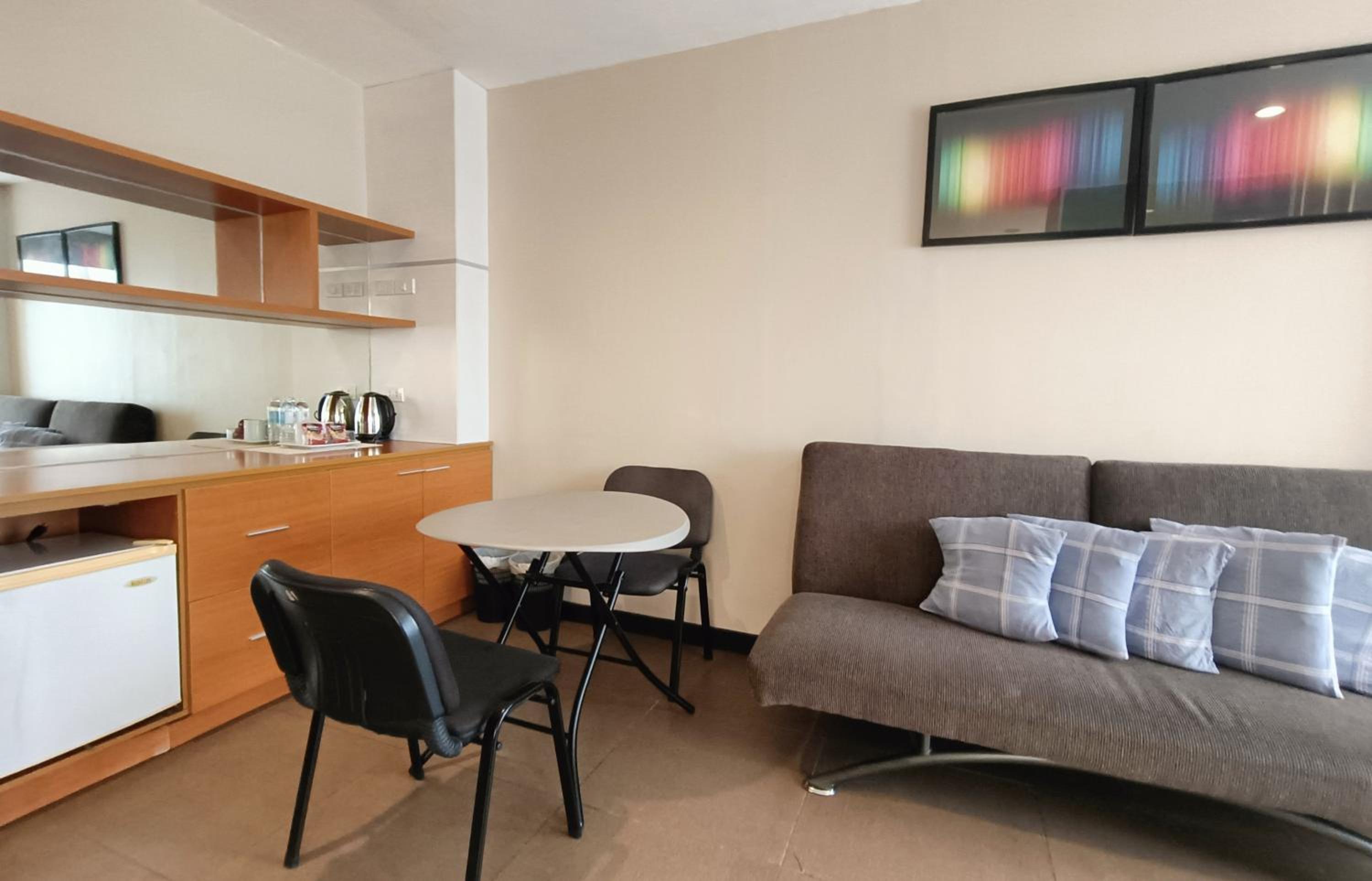 Superior Family Room - Photo 11