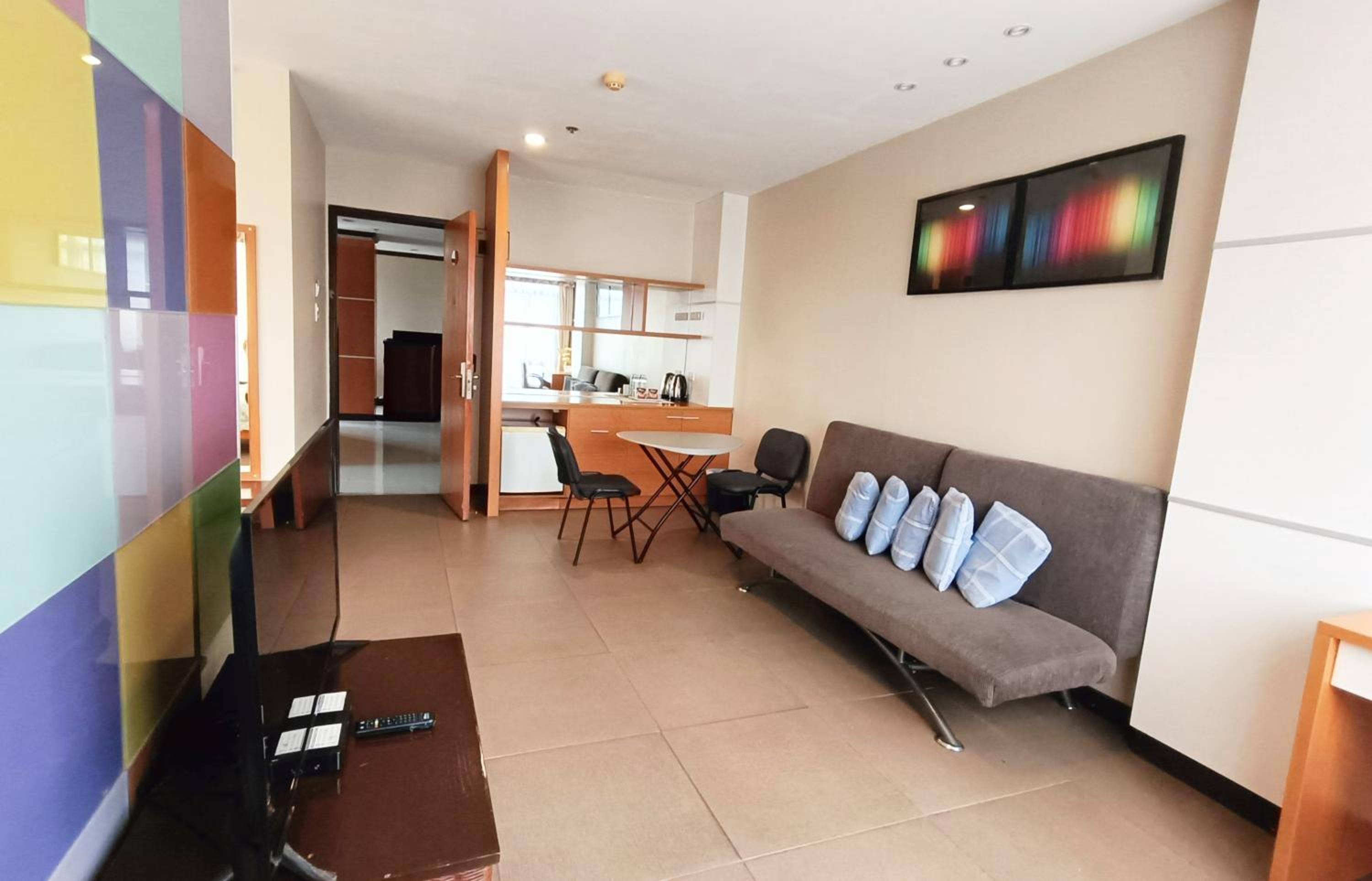 Superior Family Room - Photo 2
