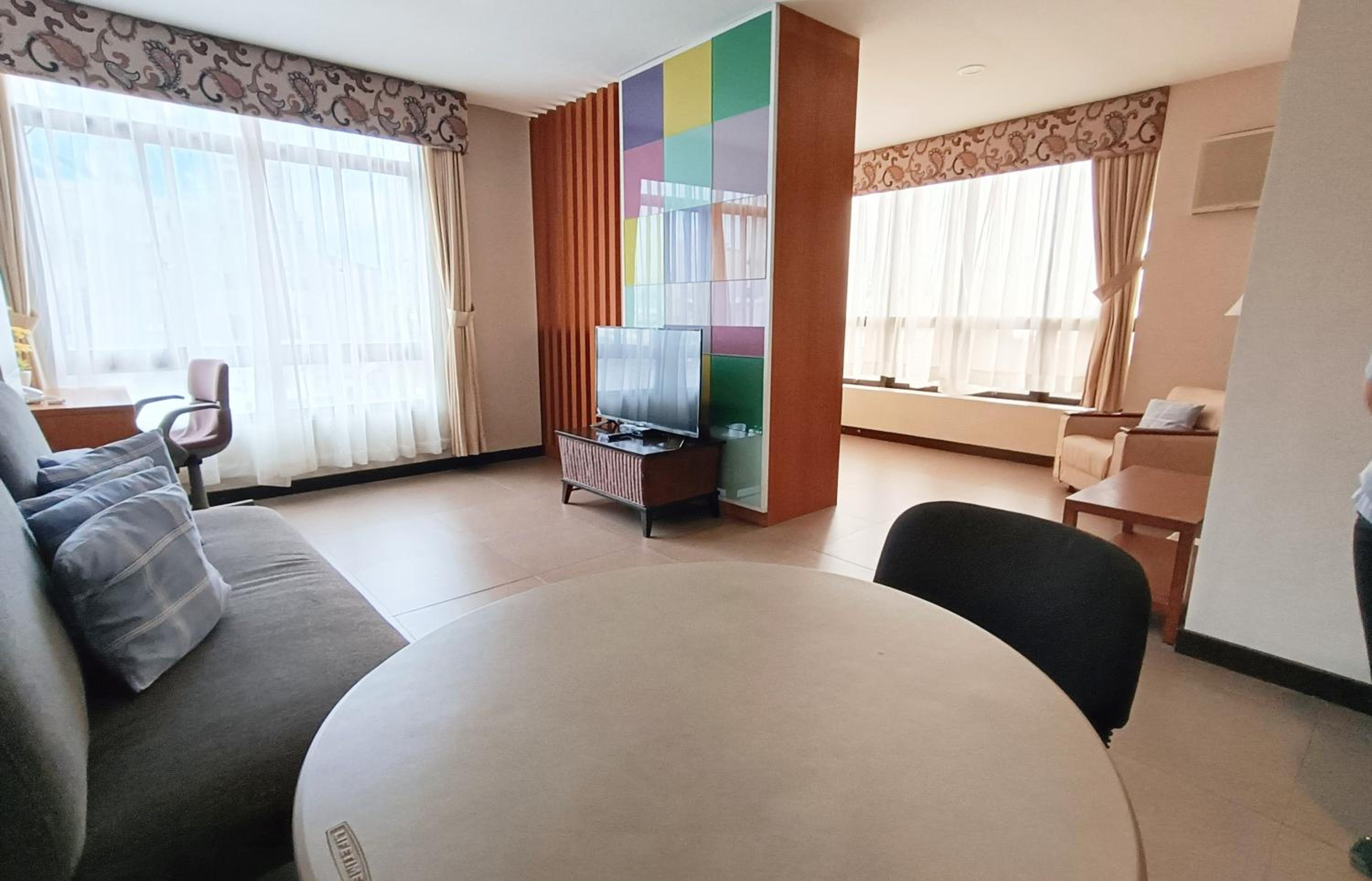 Superior Family Room - Photo 12