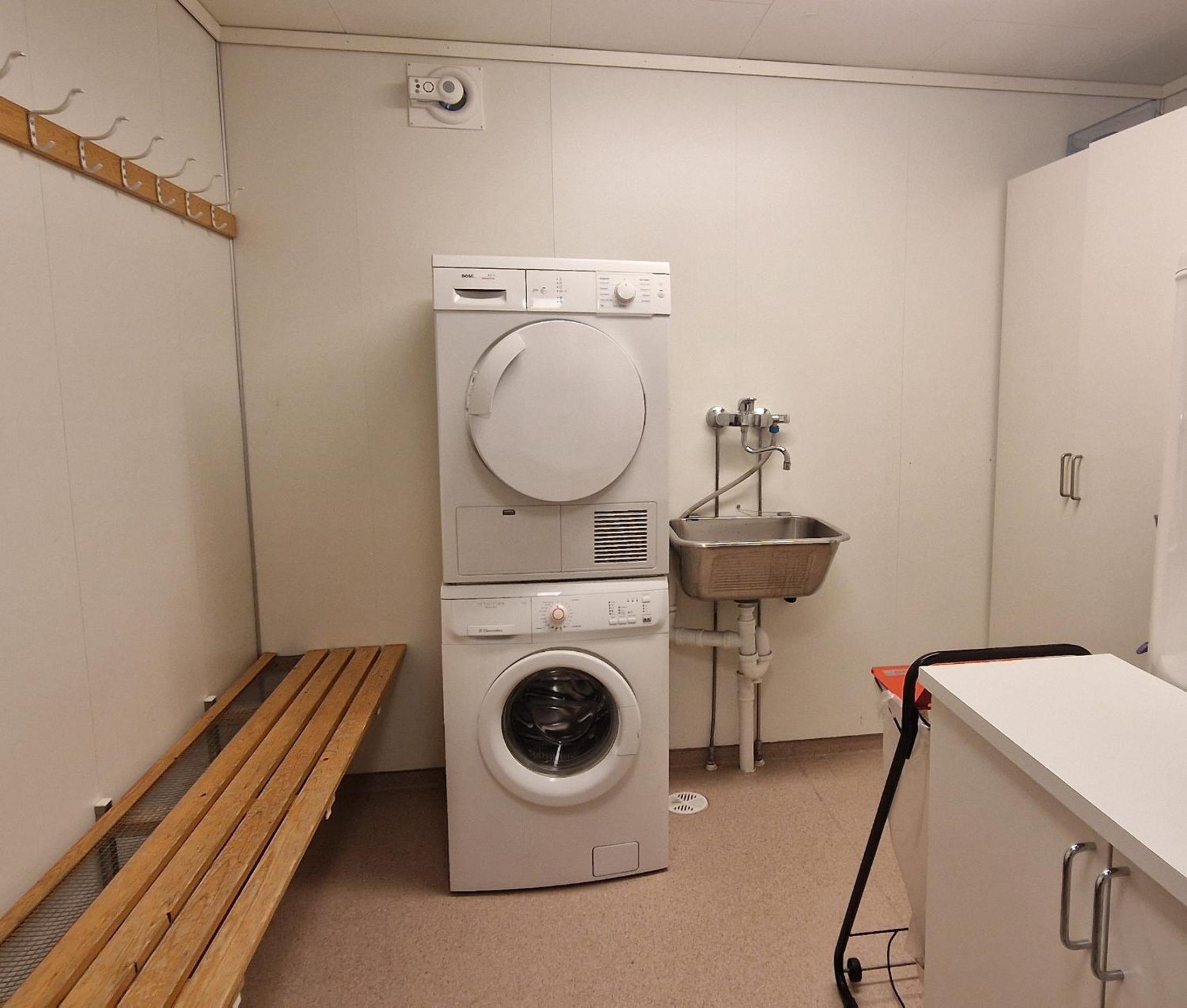 Quadruple Room with Private Bathroom - Photo 10