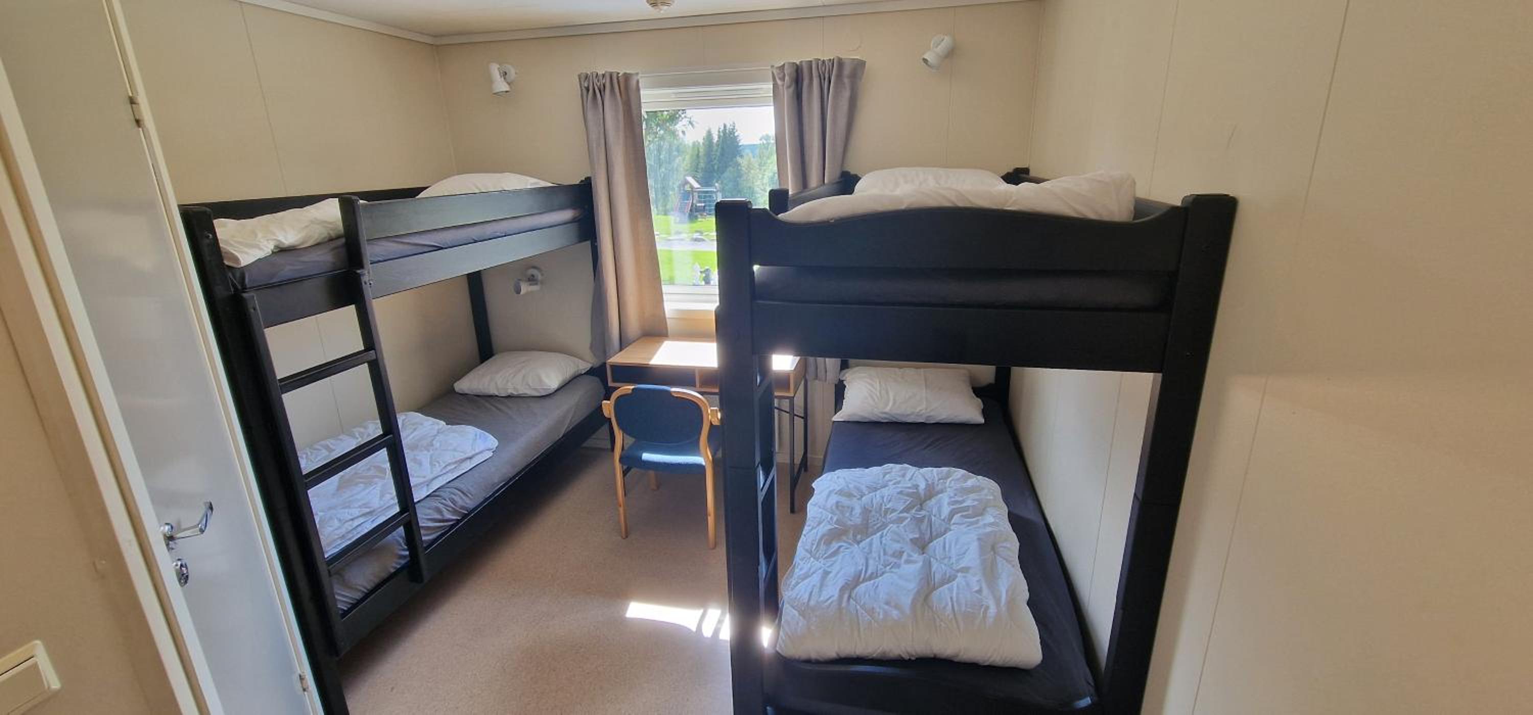 Quadruple Room with Private Bathroom - Photo 3