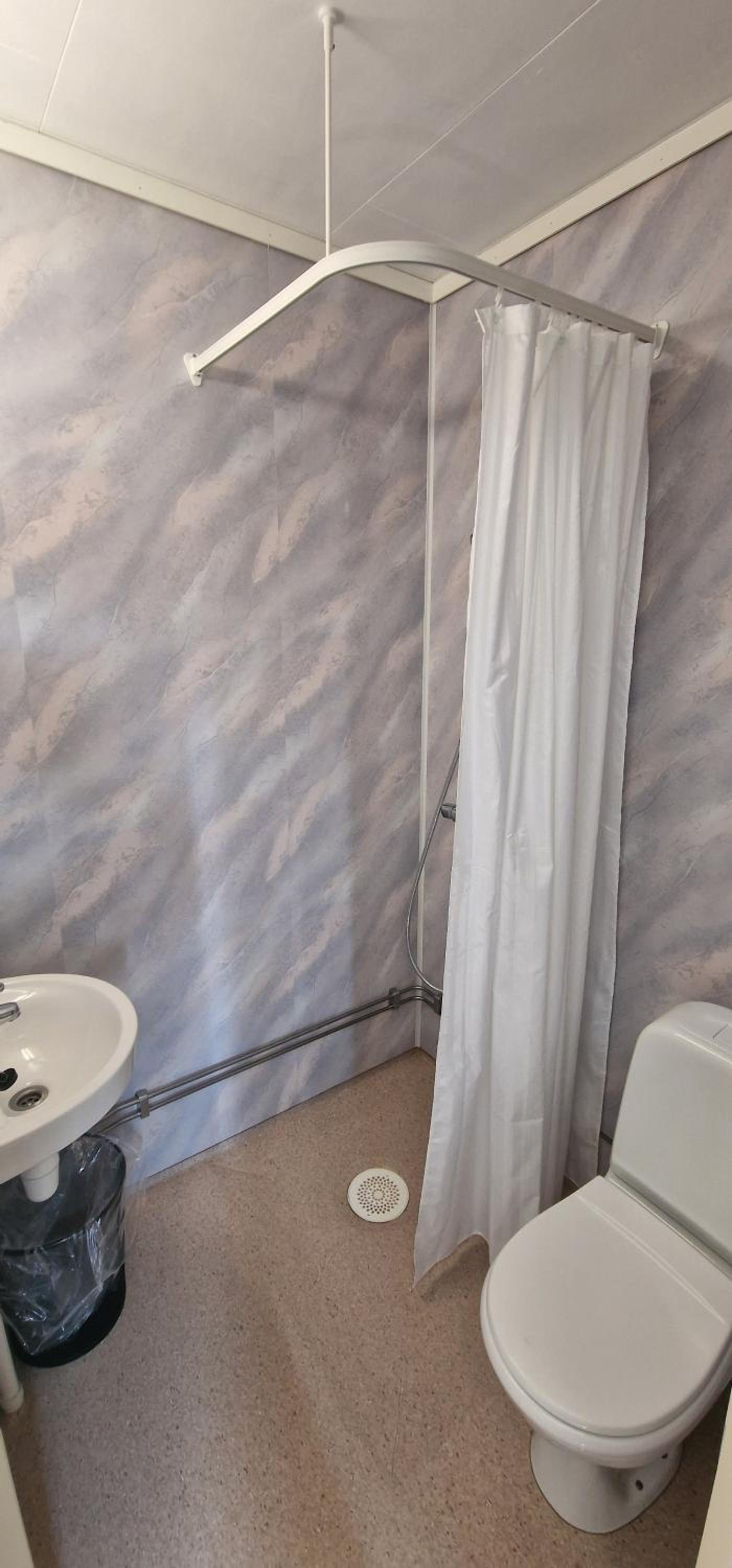 Quadruple Room with Private Bathroom - Photo 8