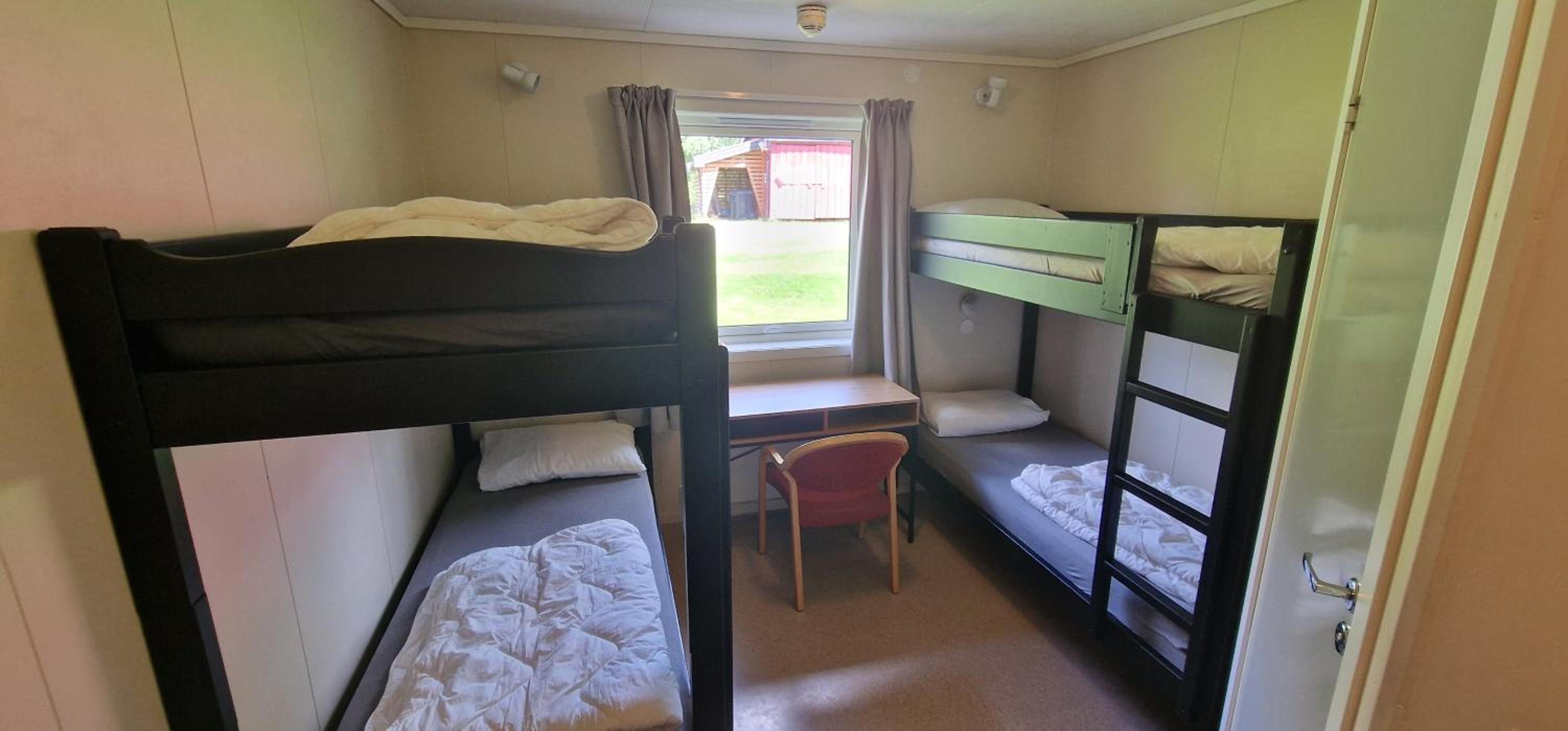Quadruple Room with Private Bathroom - Photo 4