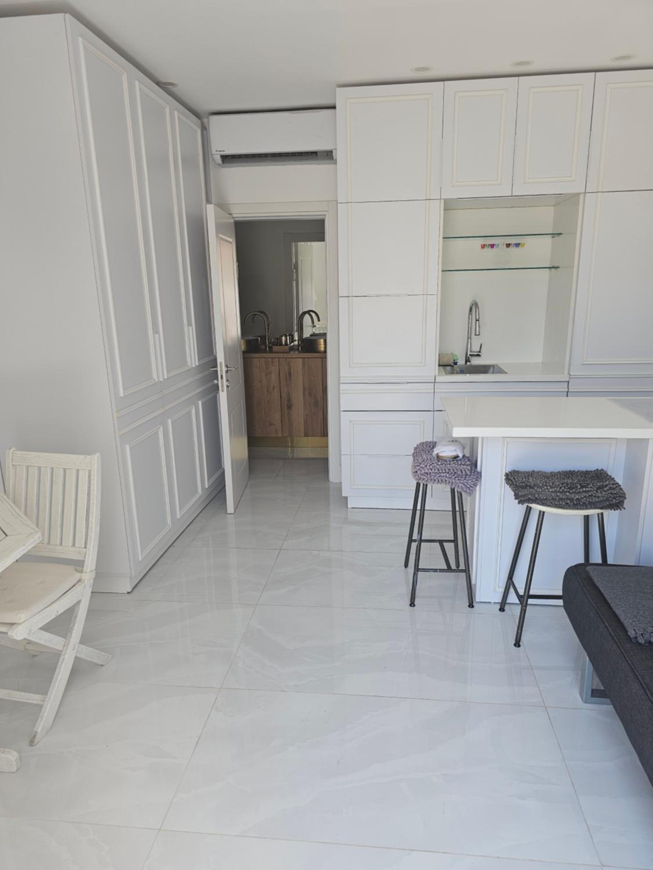 Apartment - Ground Floor photo 2