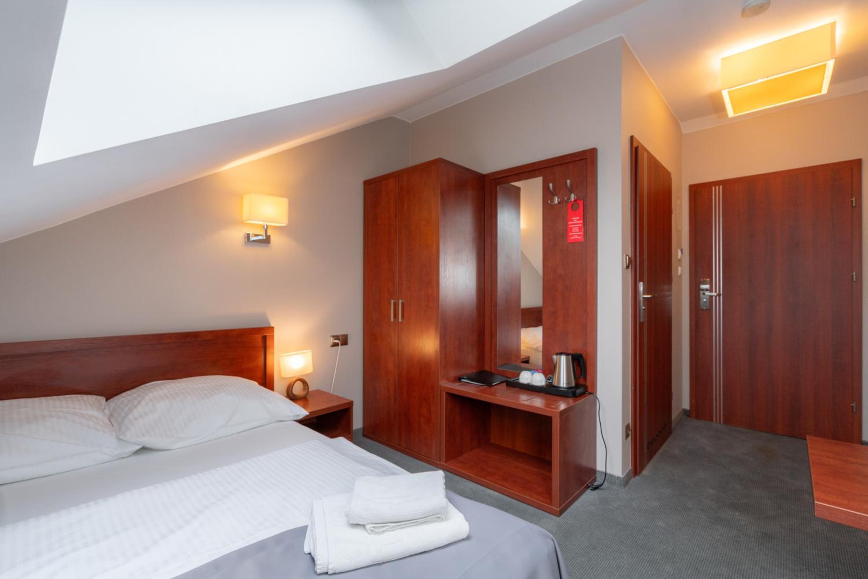 Economy Single Room (above the ballroom) photo 1