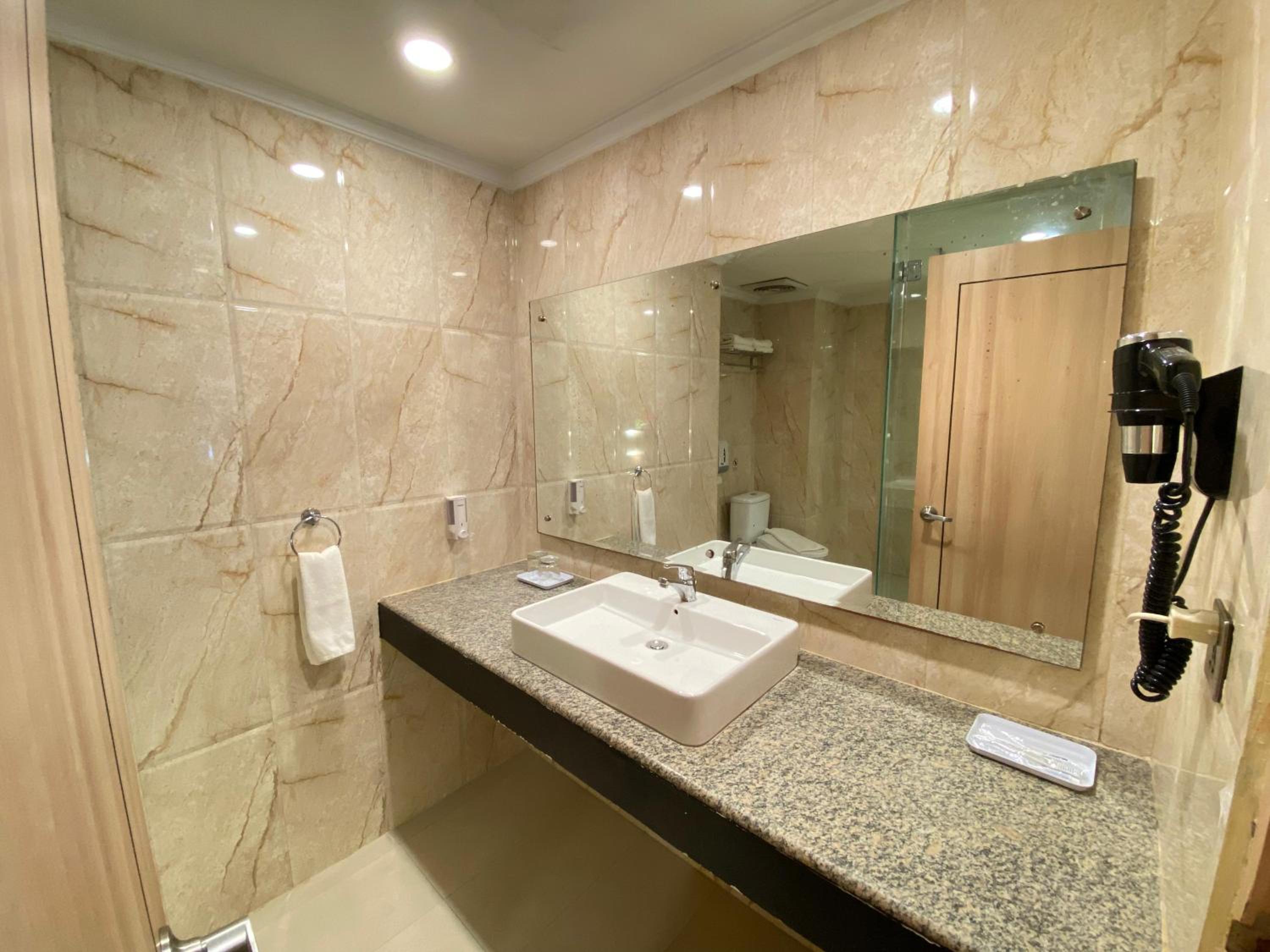 Suite - Photo 4