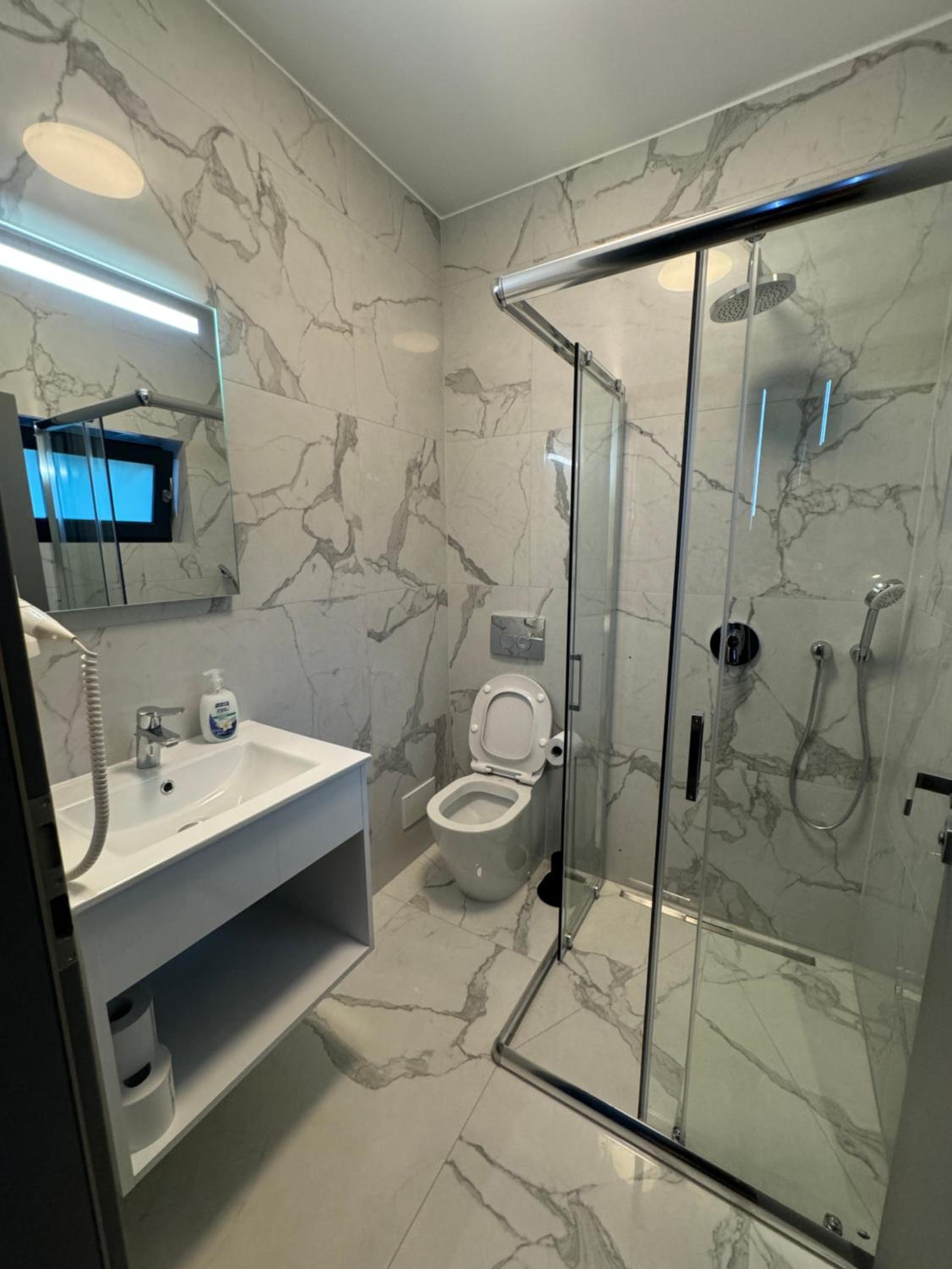 Double Room with Private Bathroom photo 2