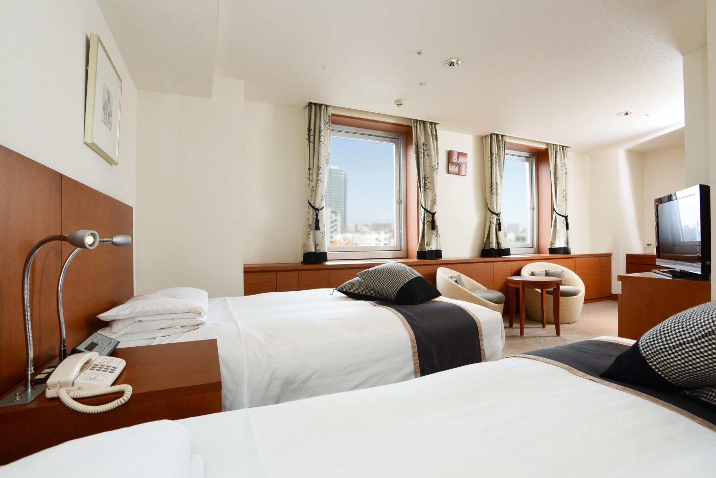 Executive Floor Deluxe Twin Room with City View - Non-Smoking