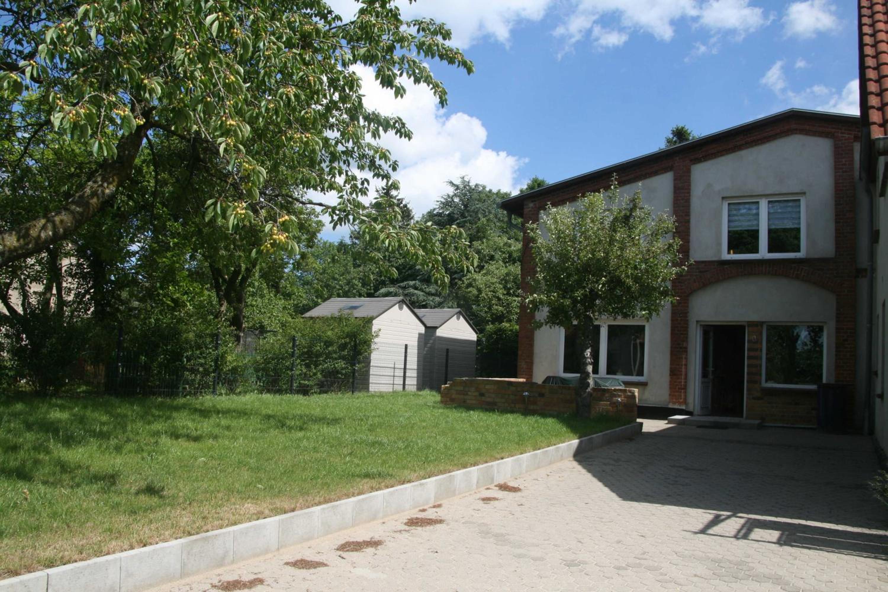 Three-Bedroom House photo 2