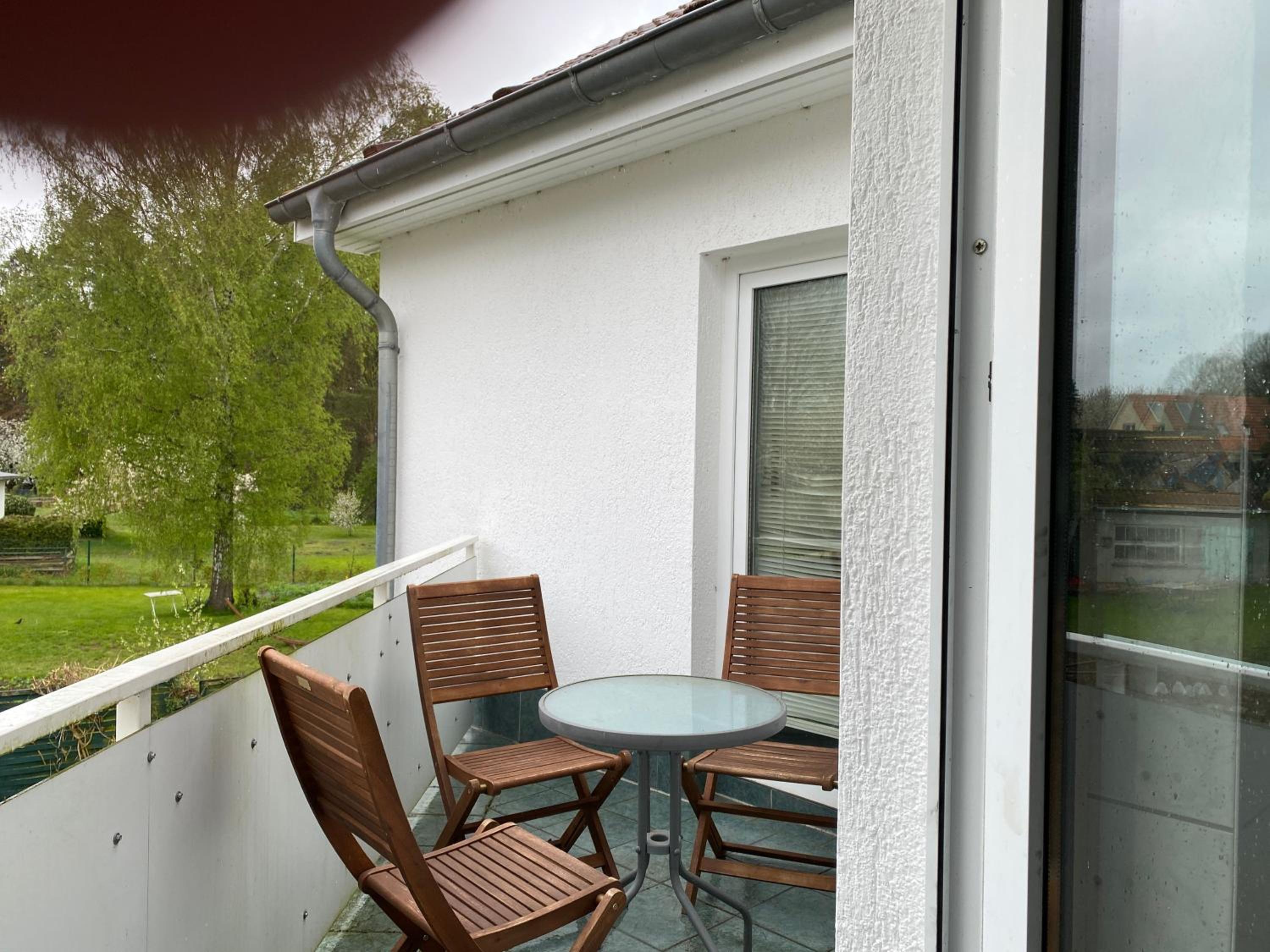 Three-Bedroom Apartment with Balcony photo 3