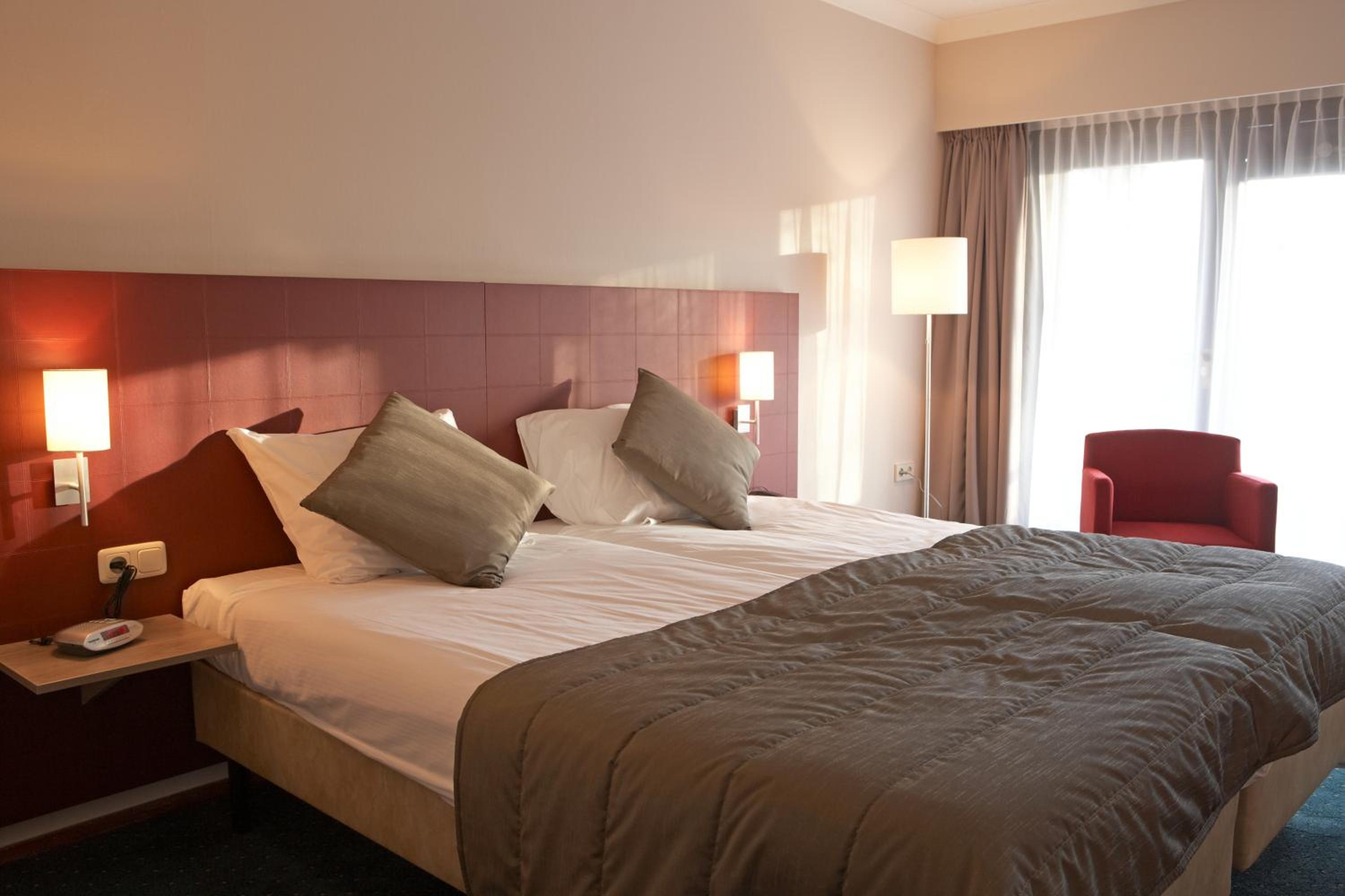 Deluxe Double Room with Balcony - Photo 4