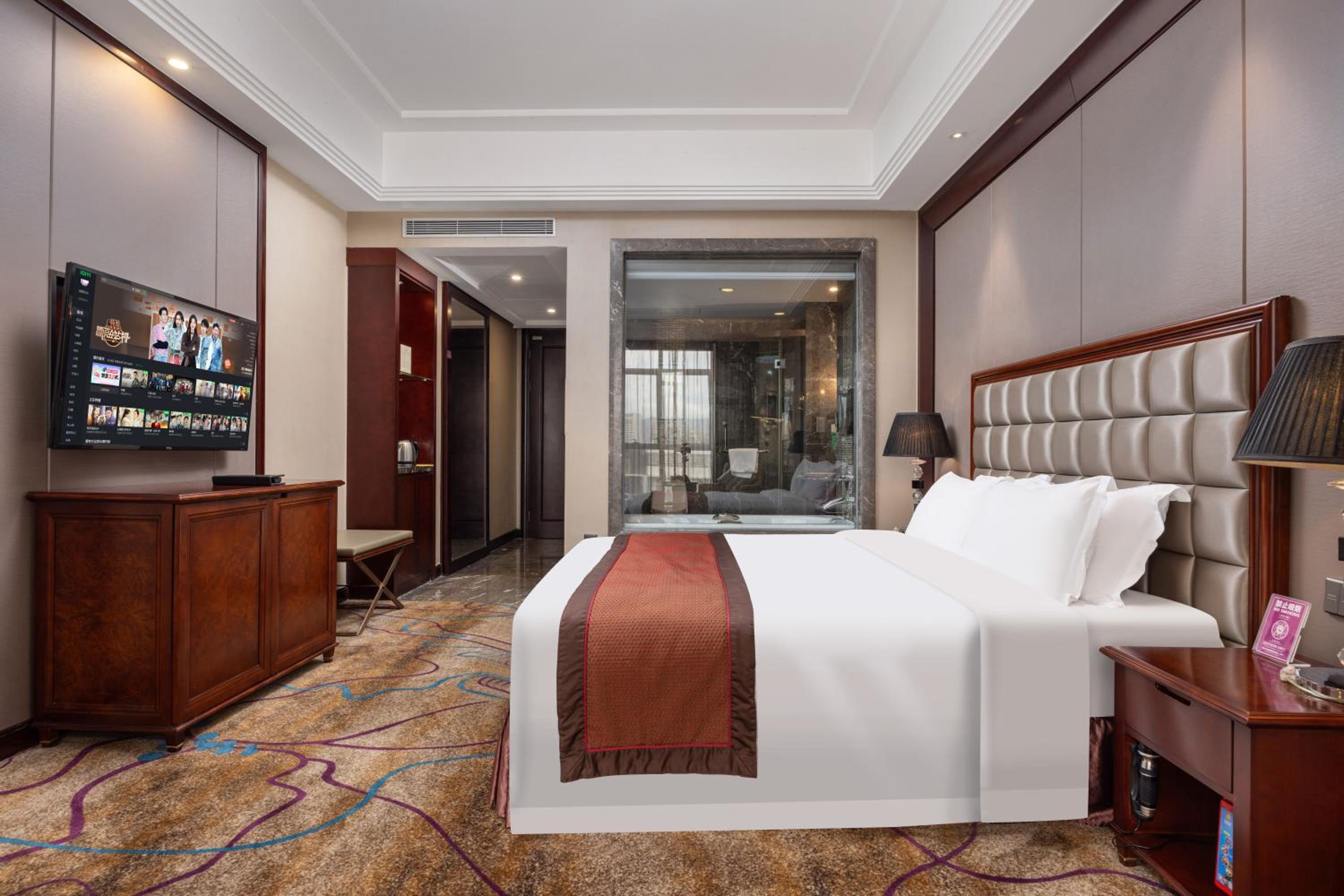 Deluxe Queen Room photo 2
