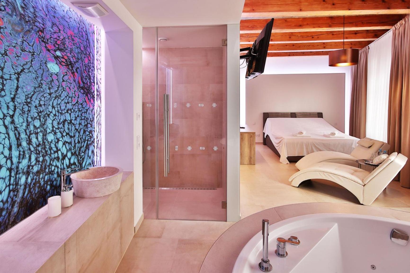 Wellness Double Room with Whirlpool photo 1