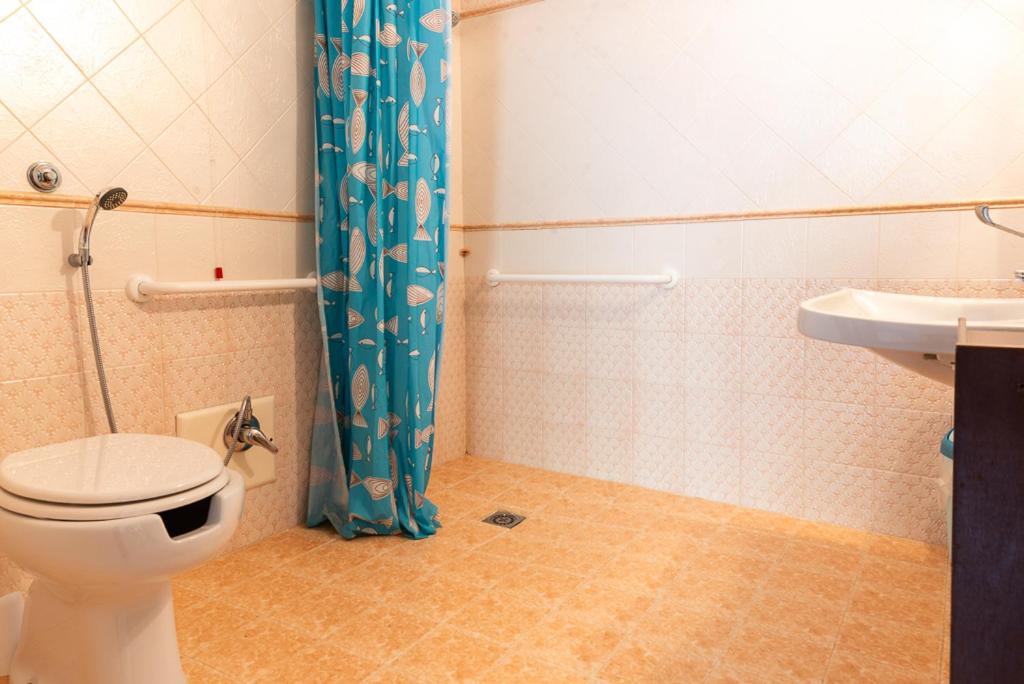 Quadruple Room - Disability Access photo 2