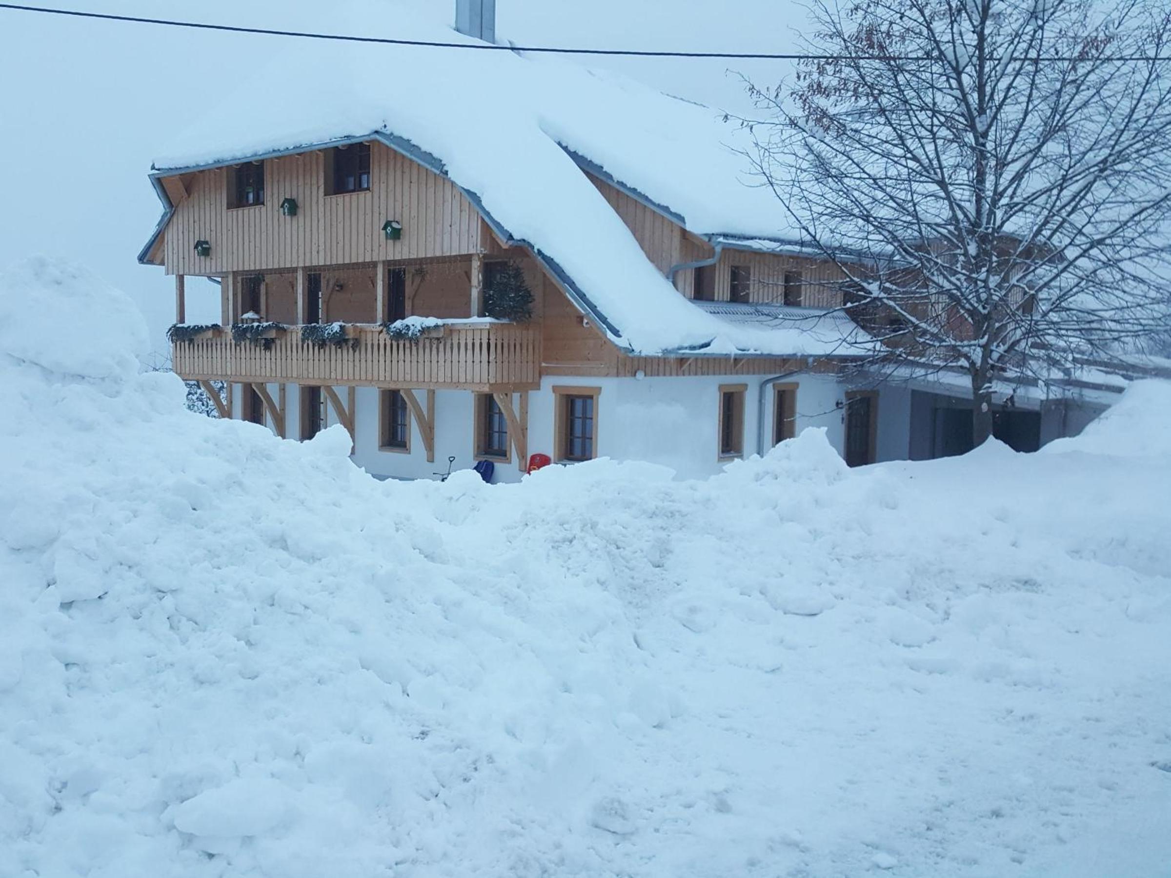 Three-Bedroom Apartment with Mountain View photo 2