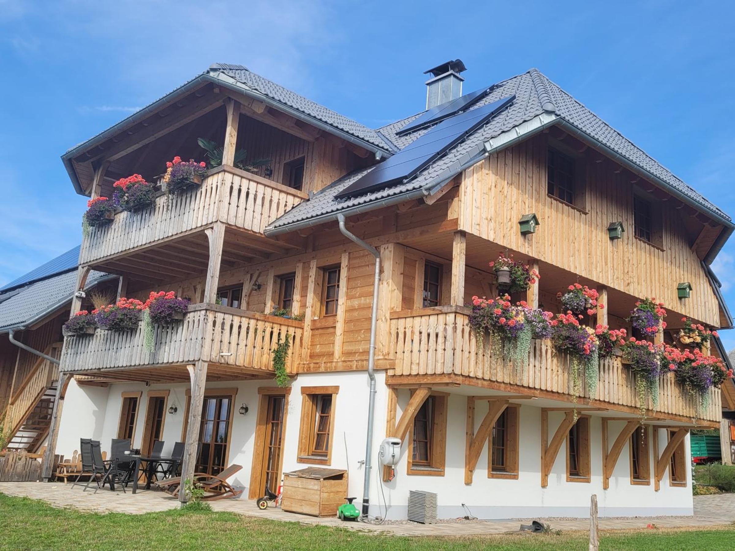 Three-Bedroom Apartment with Mountain View photo 3