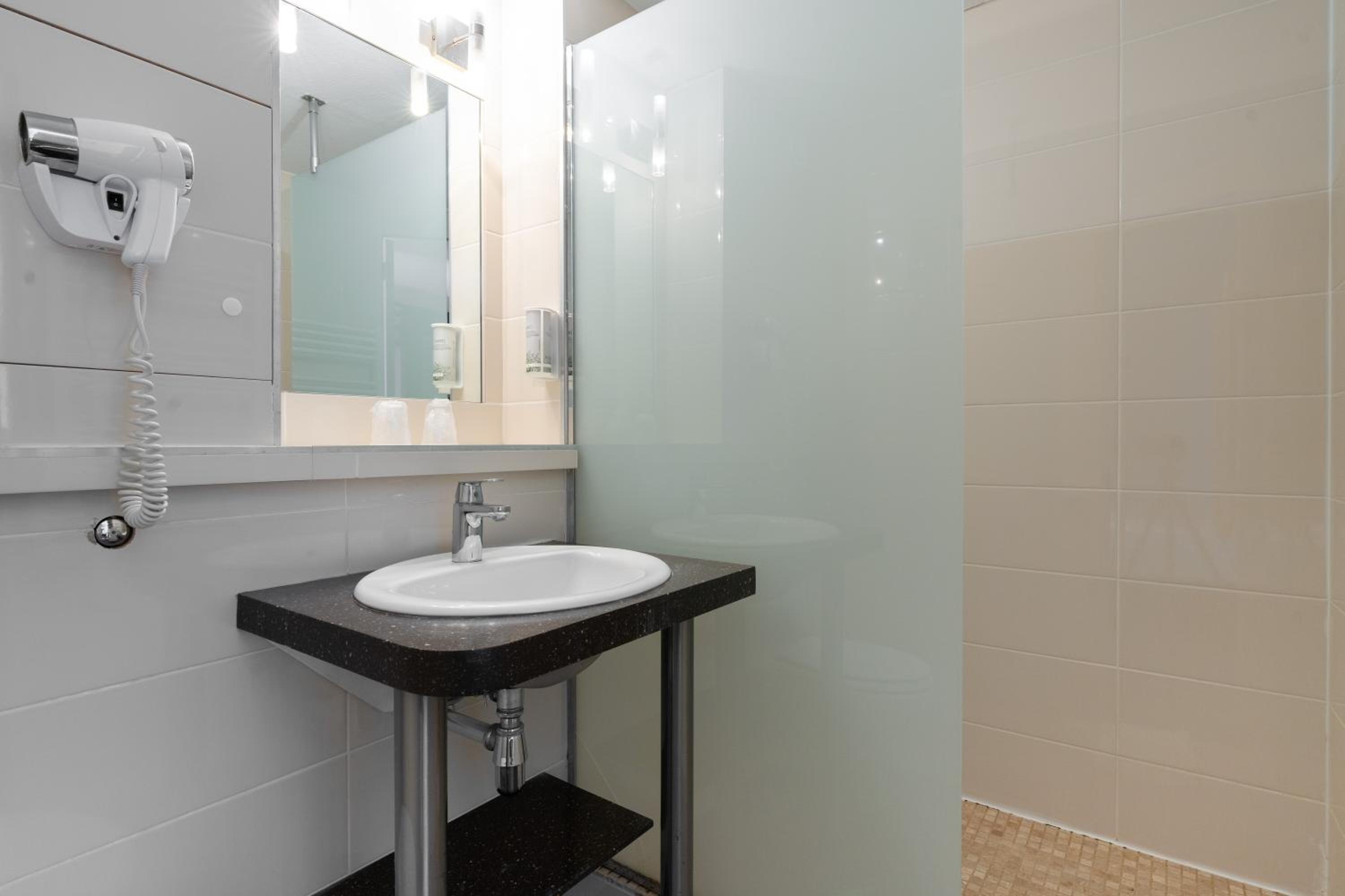 Double Room - Photo 8