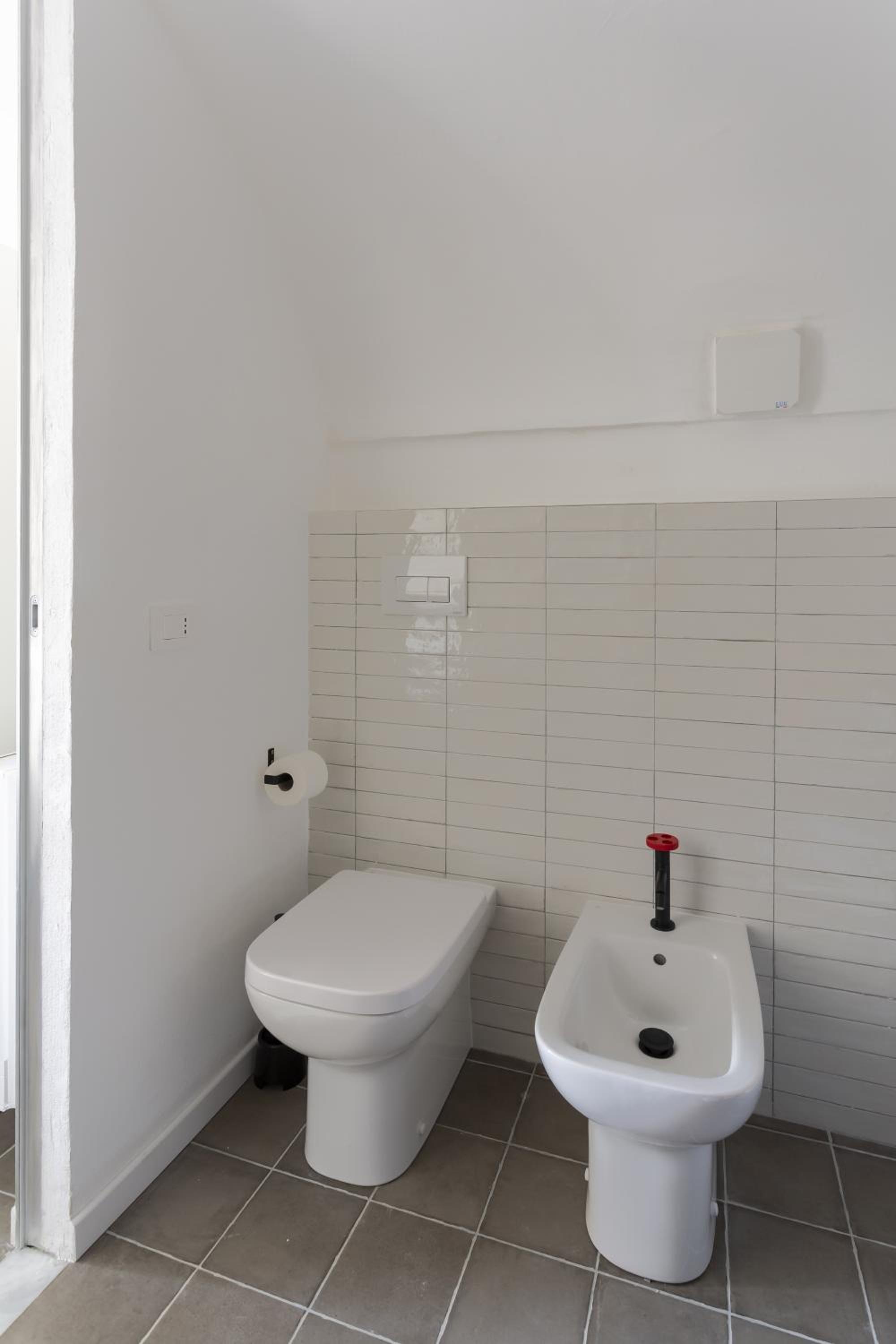One-Bedroom Apartment with Balcony and City View photo 2