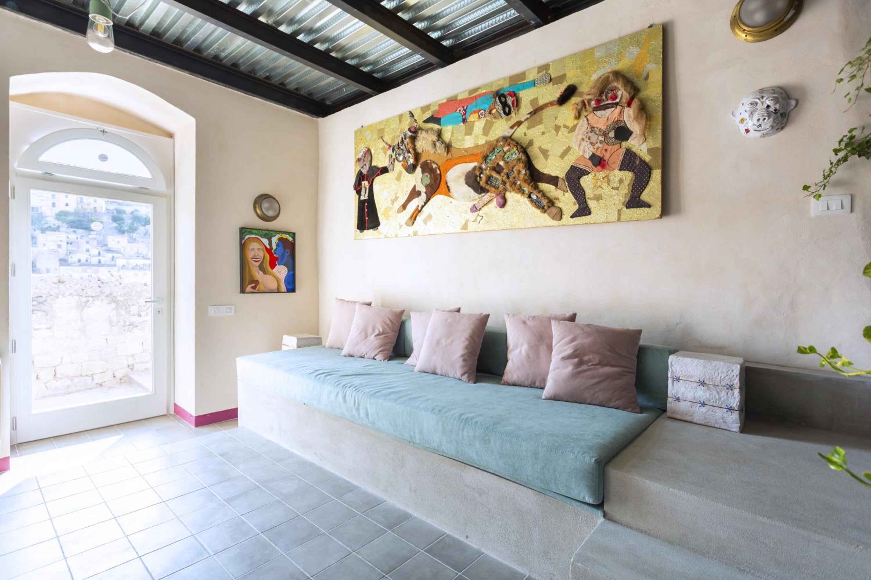 One-Bedroom Apartment with Balcony and City View photo 1