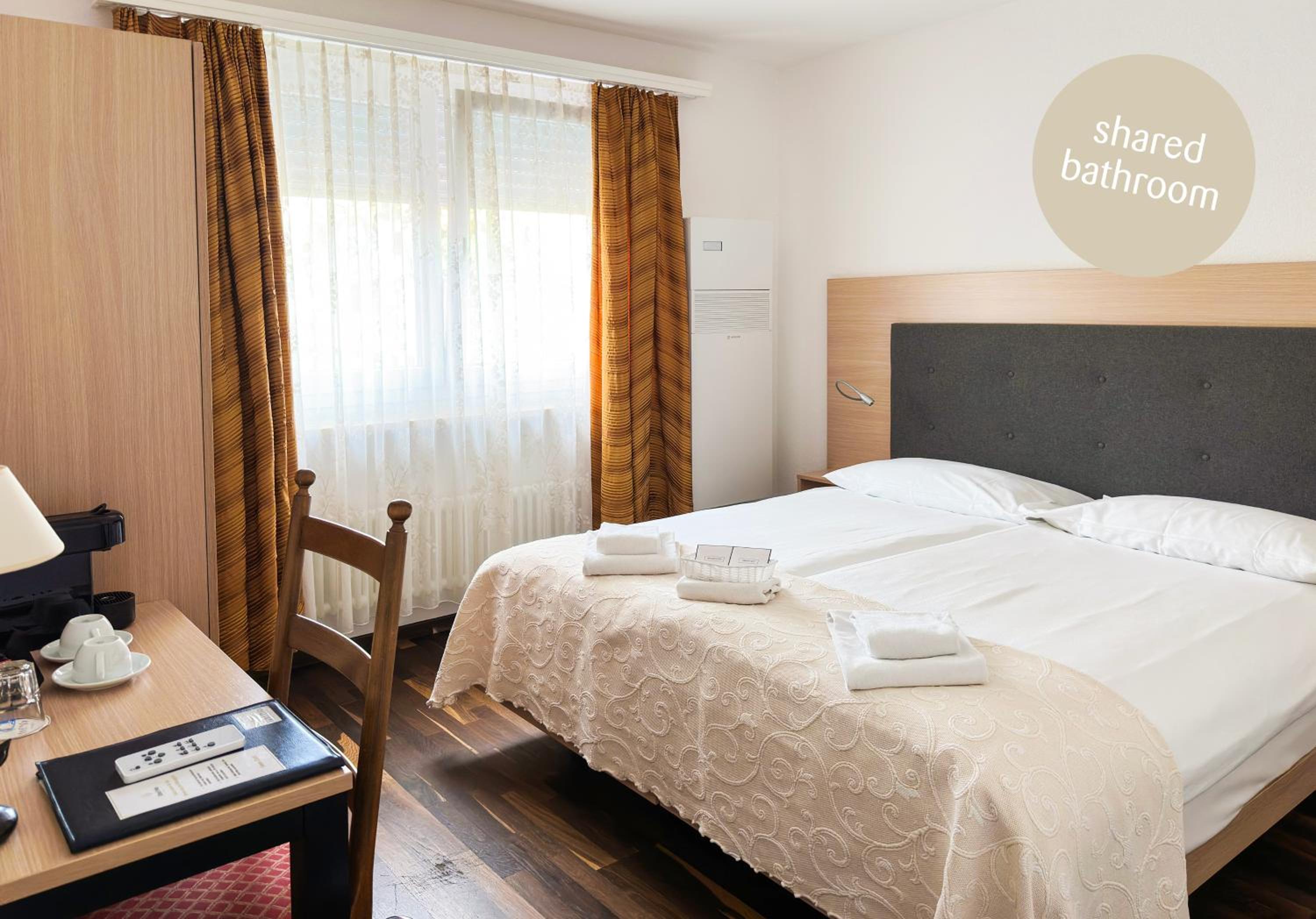 Available room thumbnail 5