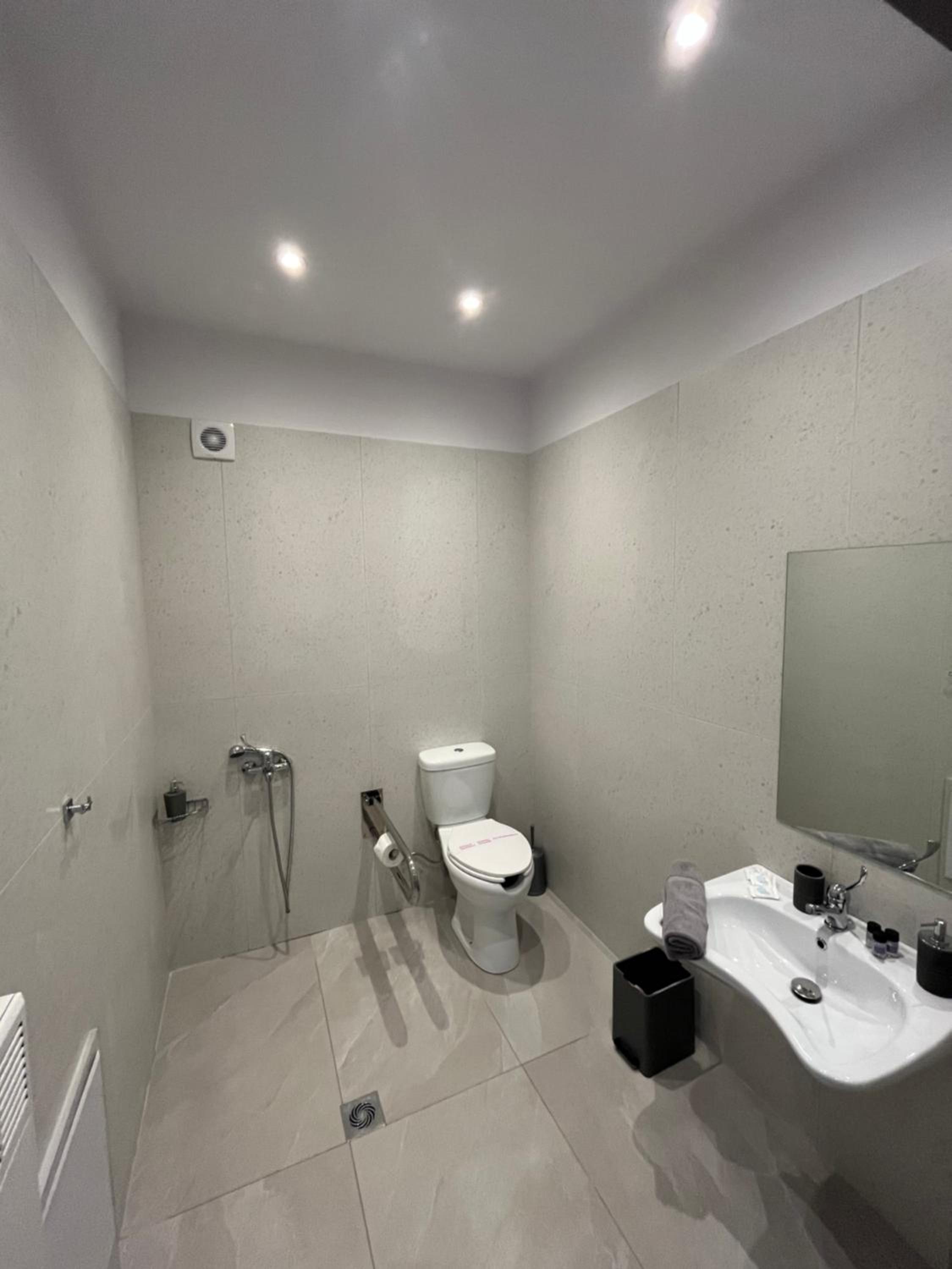 Double Room - Disability Access photo 2