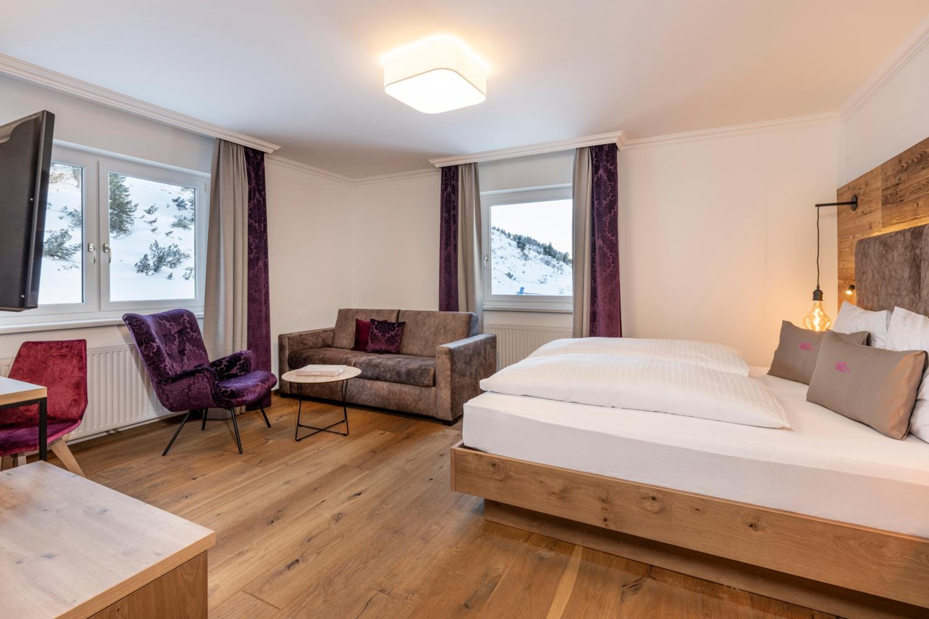 Deluxe Double or Twin Room