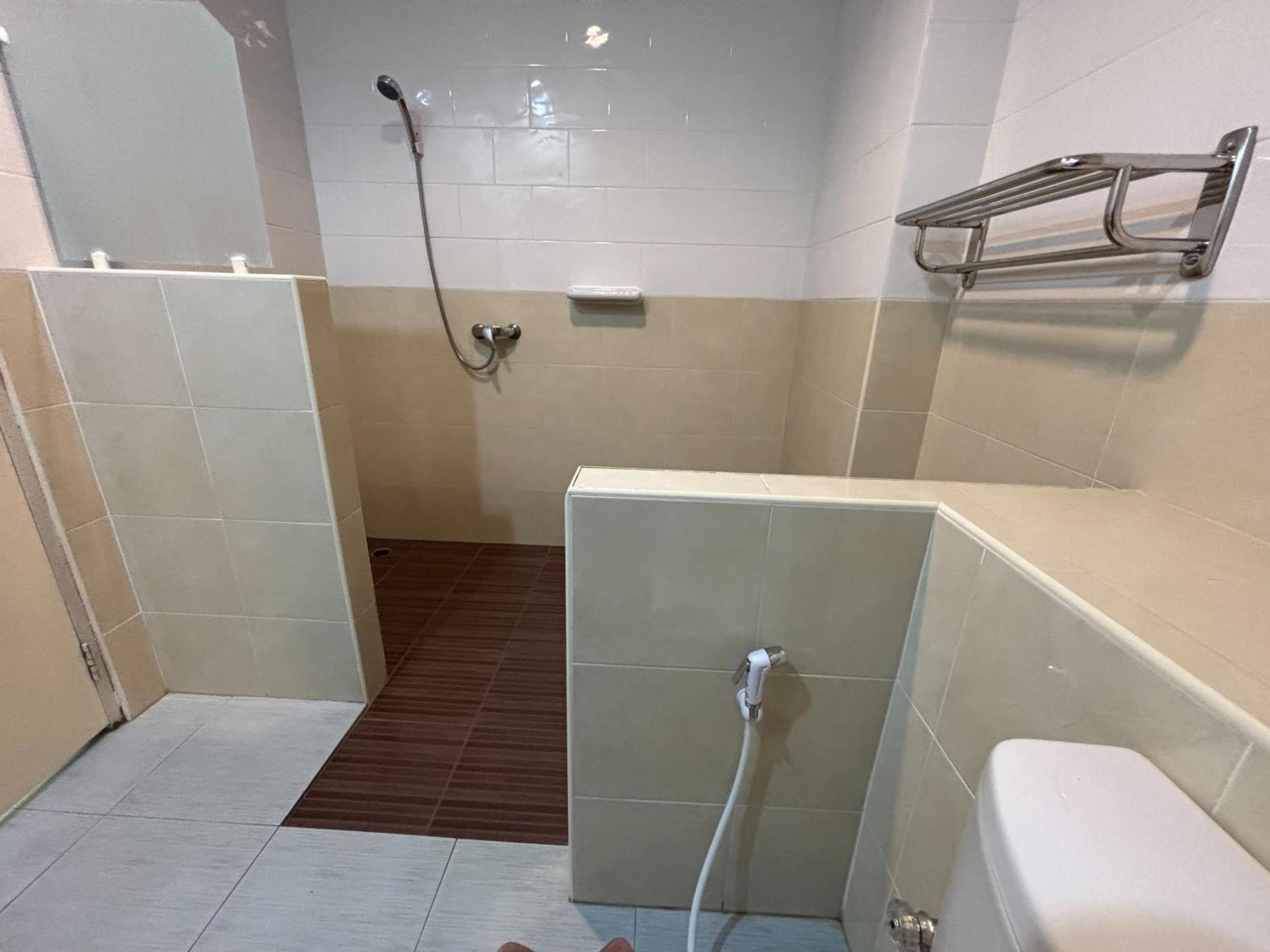 Standard Triple Room with Balcony - Photo 2