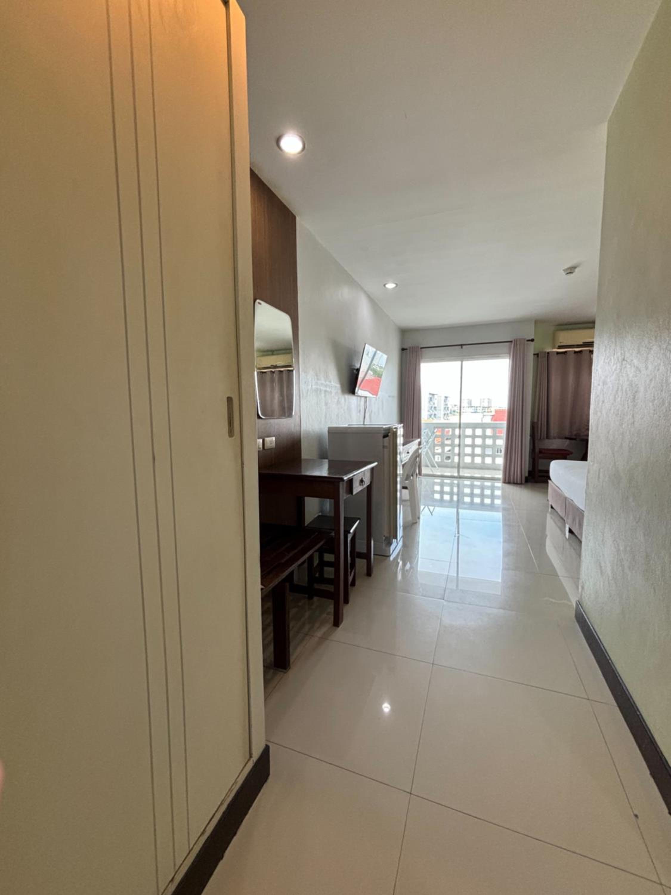 Standard Triple Room with Balcony - Photo 5
