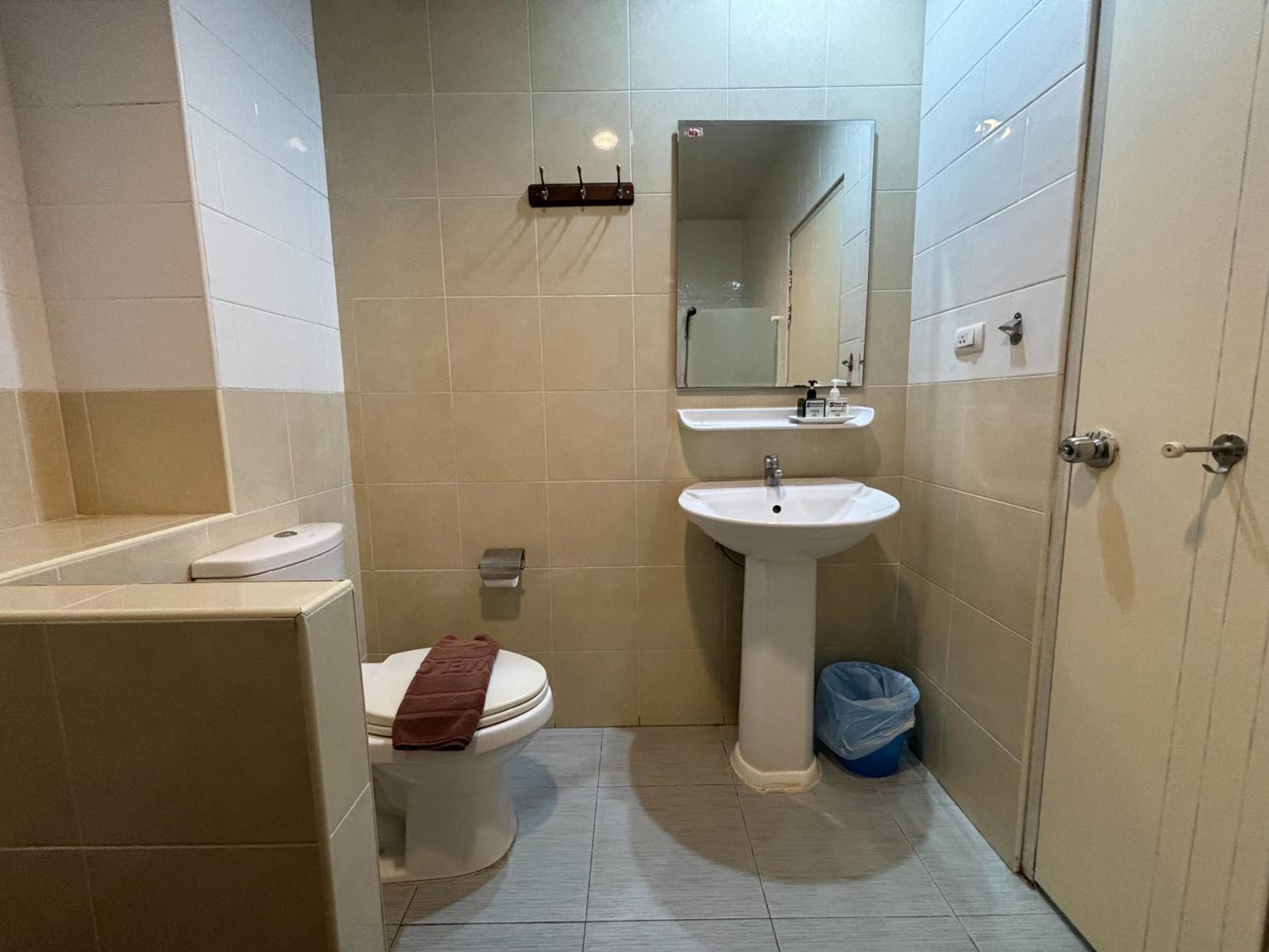 Standard Triple Room with Balcony - Photo 3