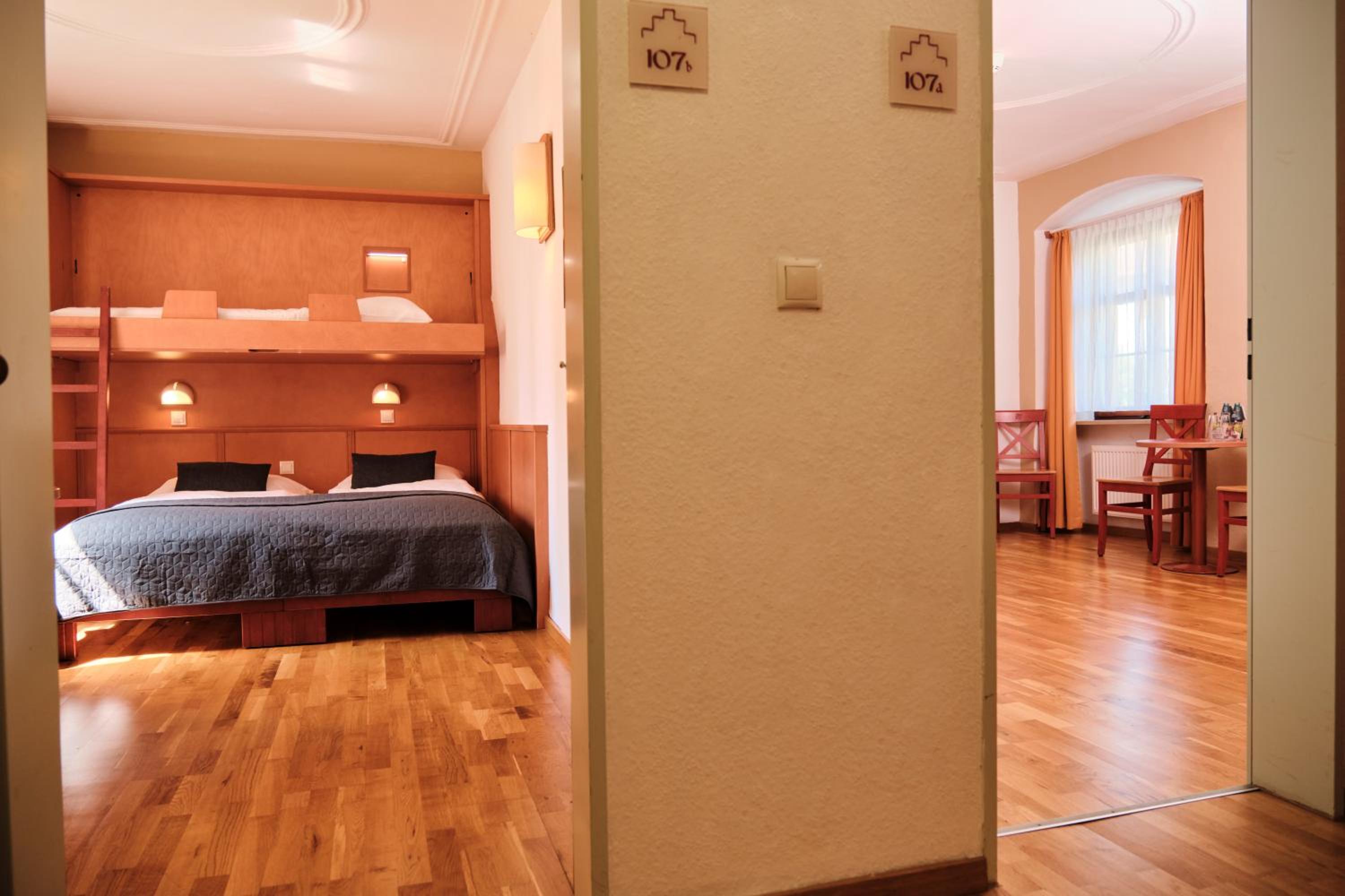 Family Room  with 2 bedrooms - Photo 7