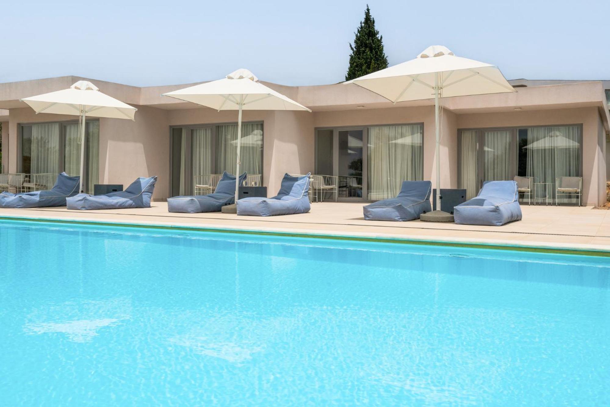 Superior Bungalow with Sharing Pool & Garden View