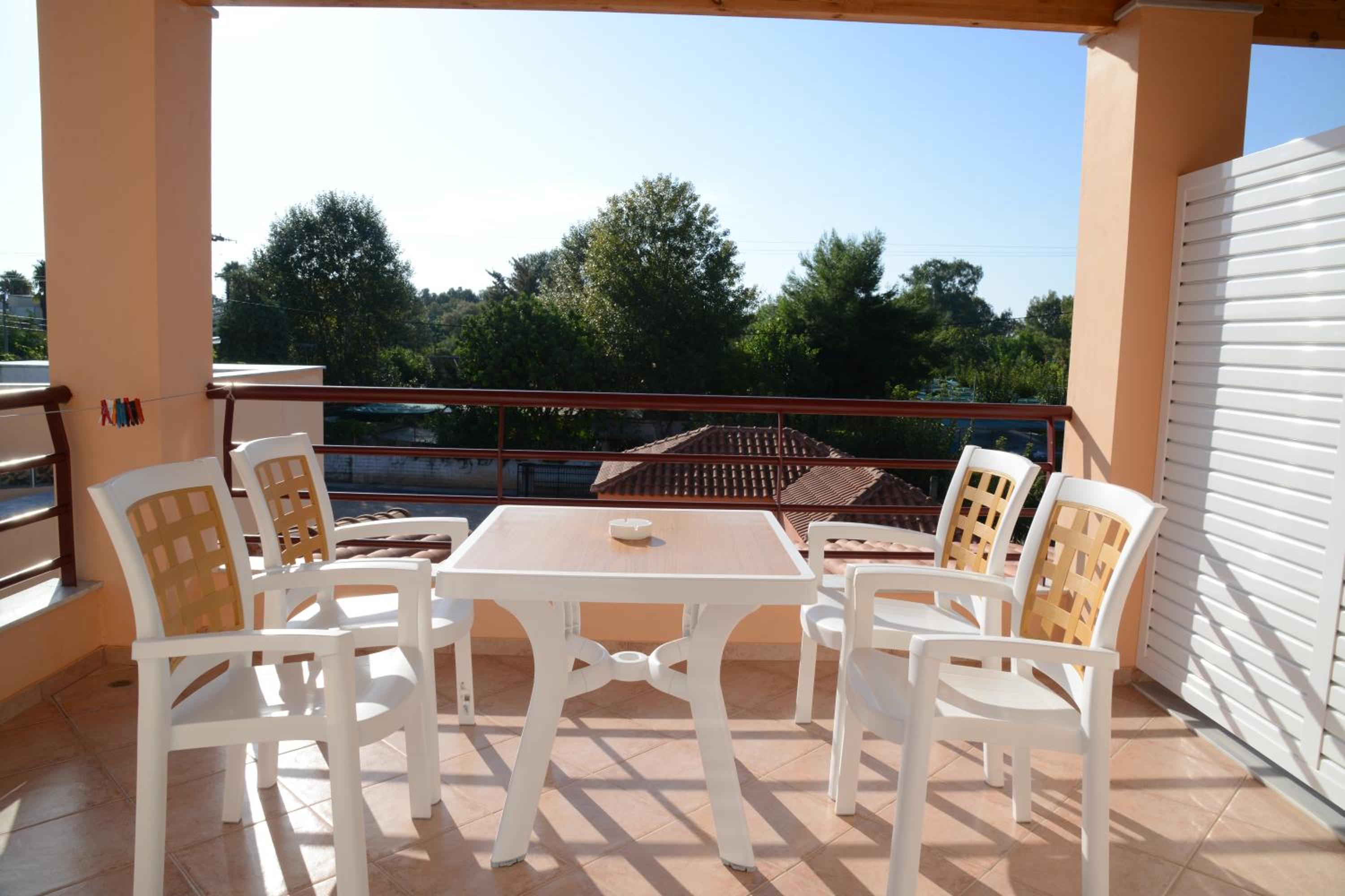 One-Bedroom Apartment - Top Floor (4 guests) photo 2