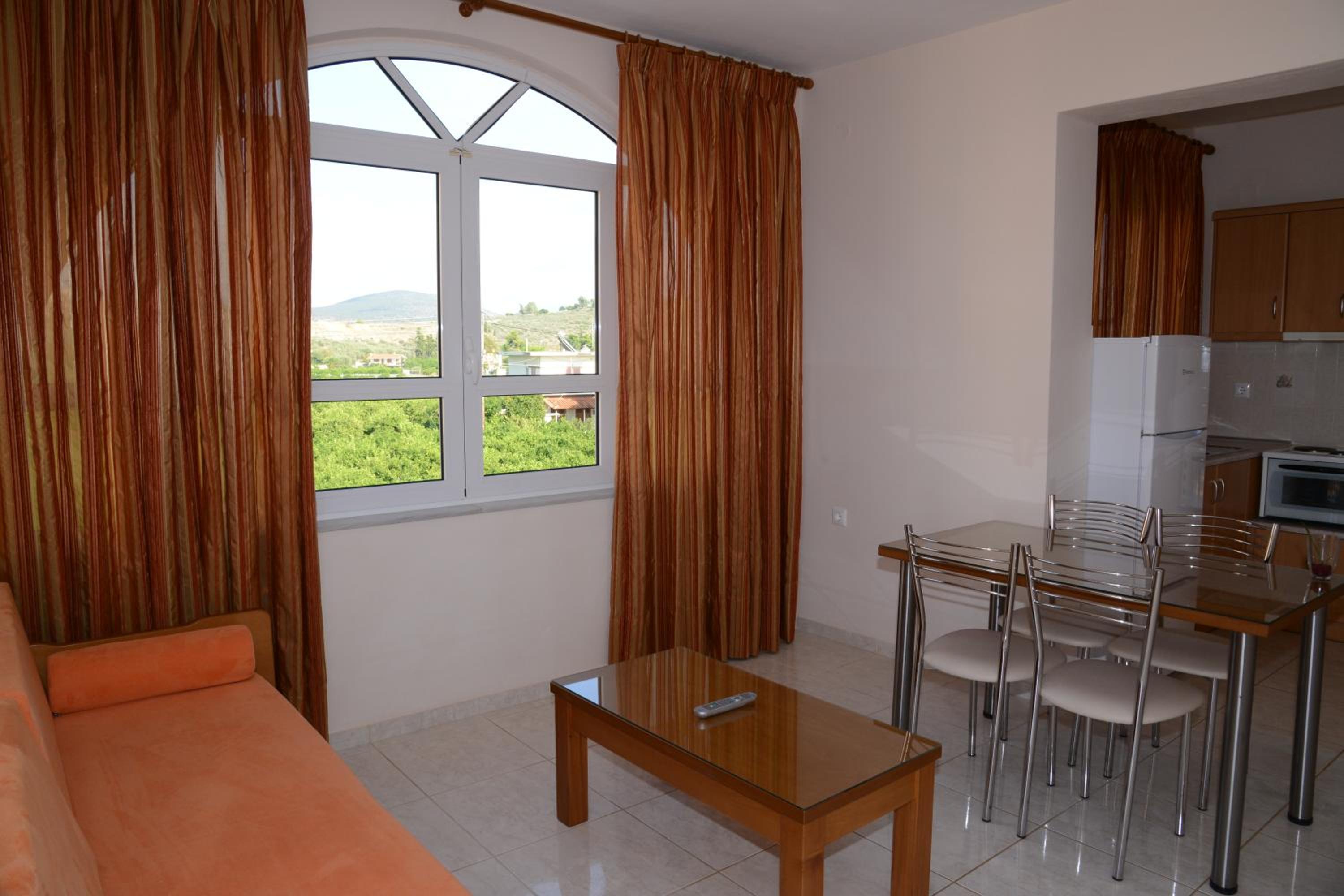 One-Bedroom Apartment - Top Floor (4 guests) photo 1