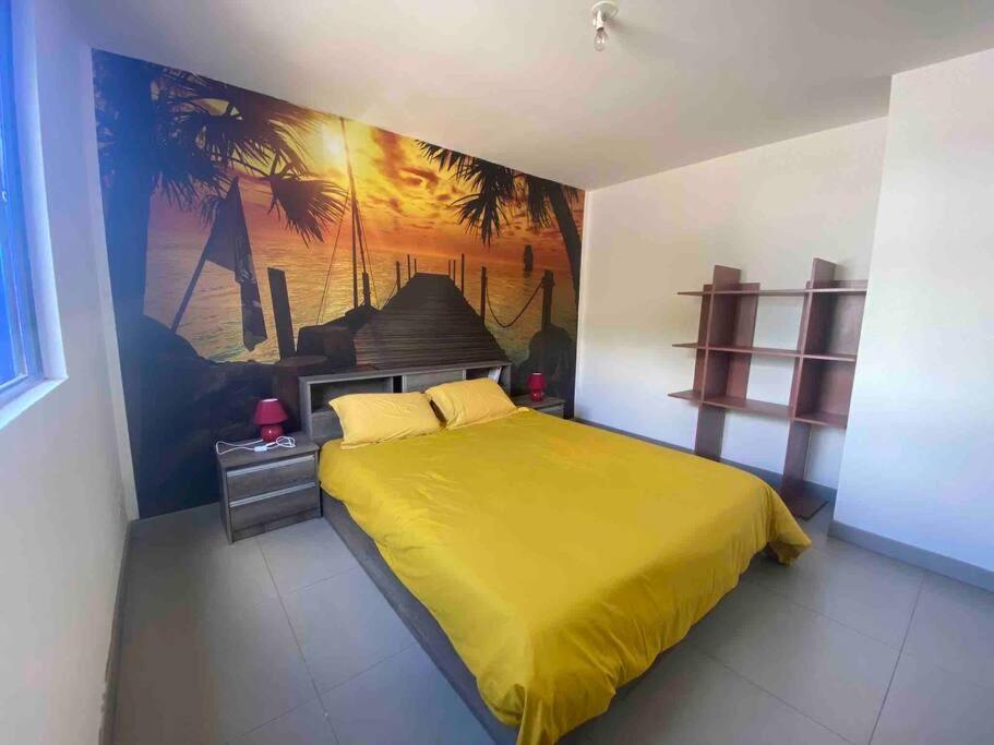 Three-Bedroom House photo 2