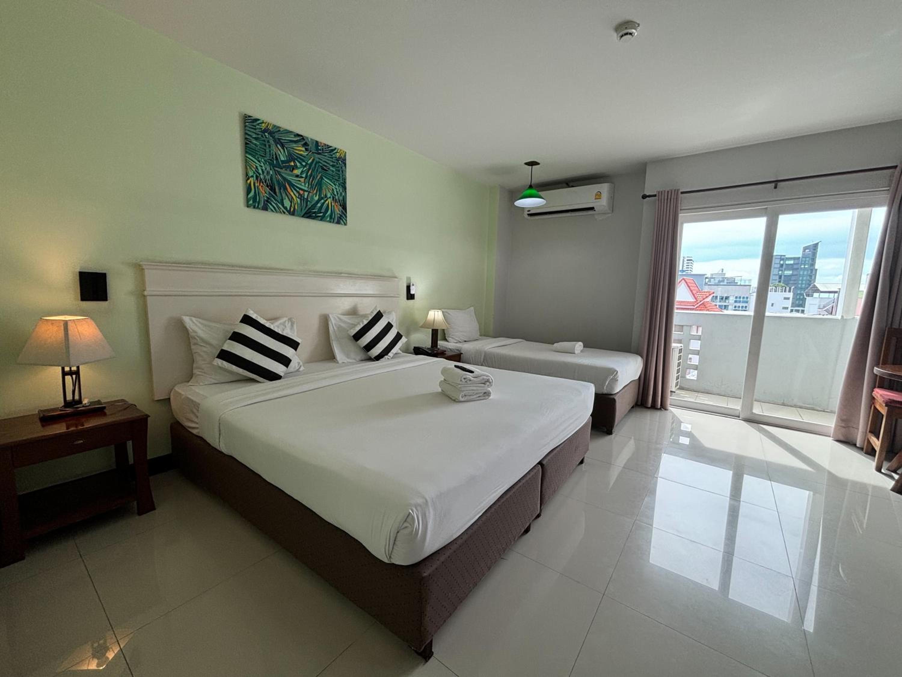 Standard Triple Room with Balcony - Photo 11