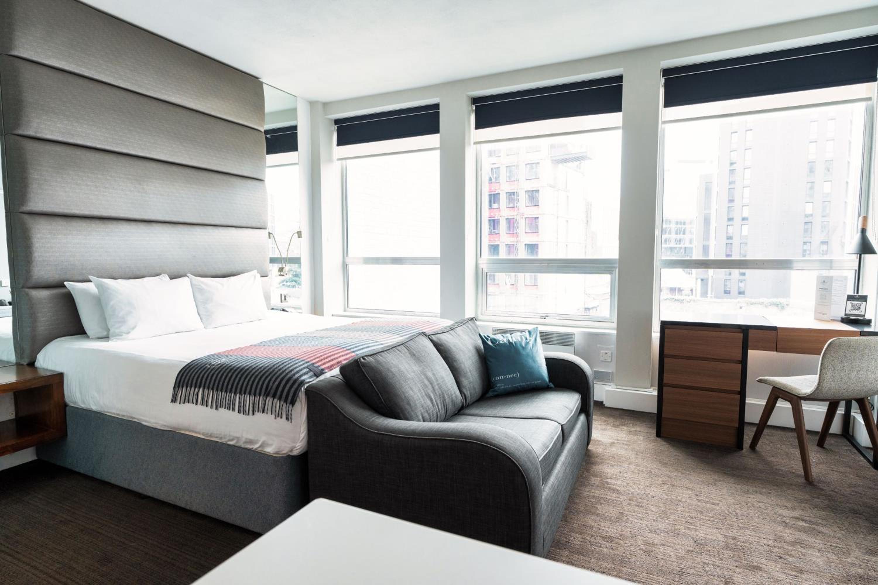 Studio, 1 King Bed, Sofa Bed, Kitchenette - Photo 2