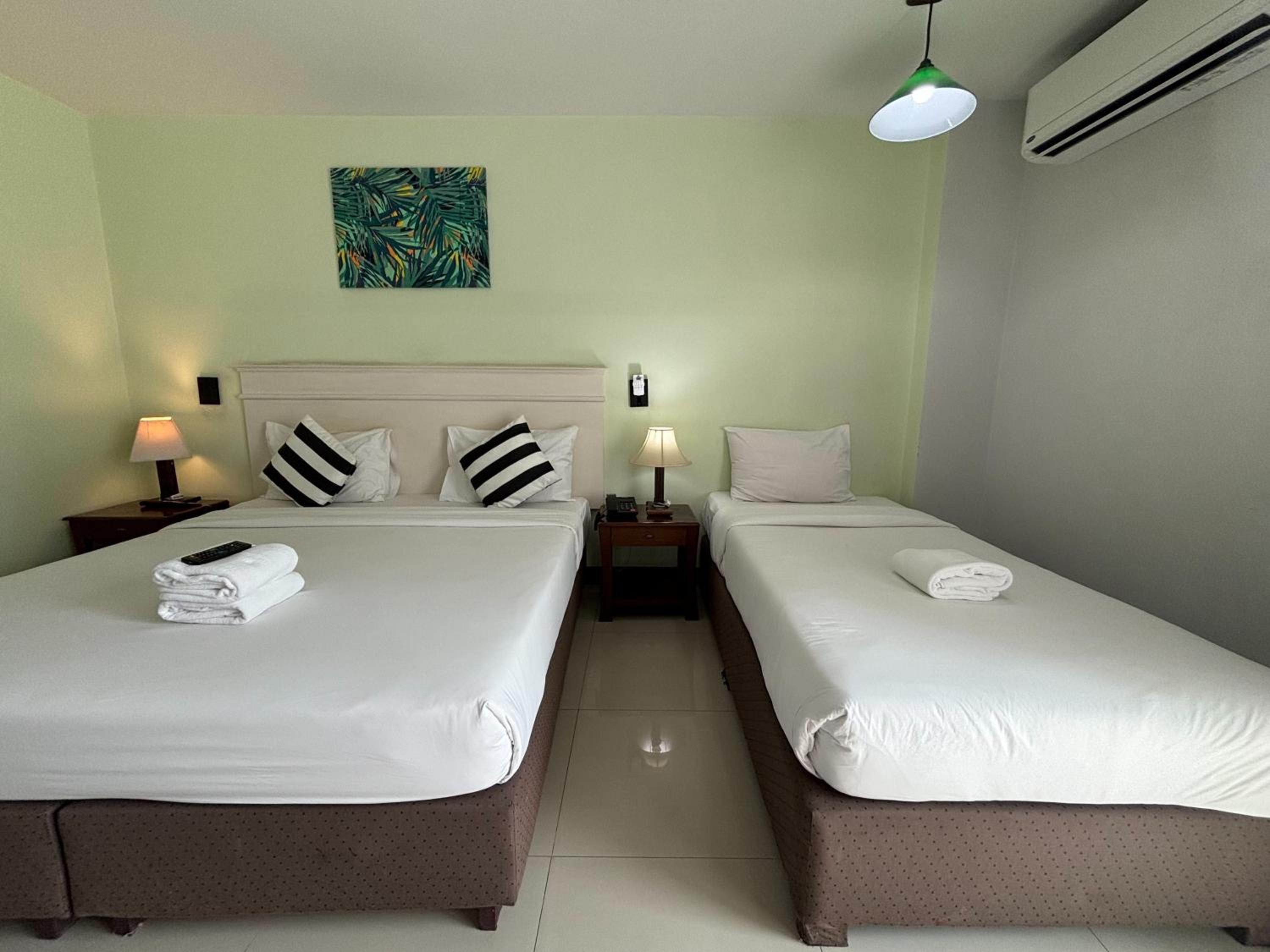Standard Triple Room with Balcony - Photo 10