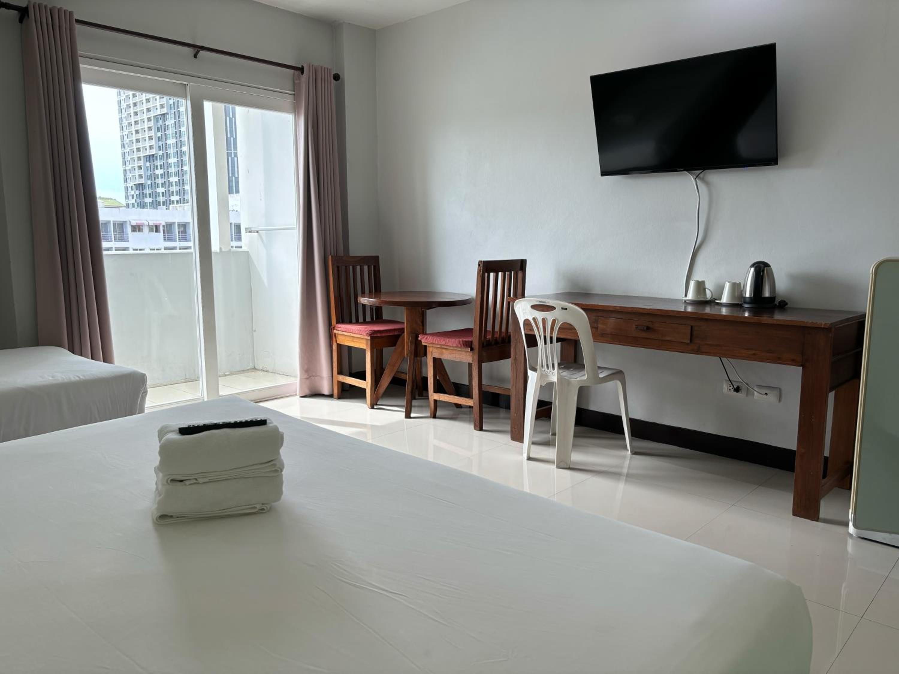 Standard Triple Room with Balcony - Photo 9