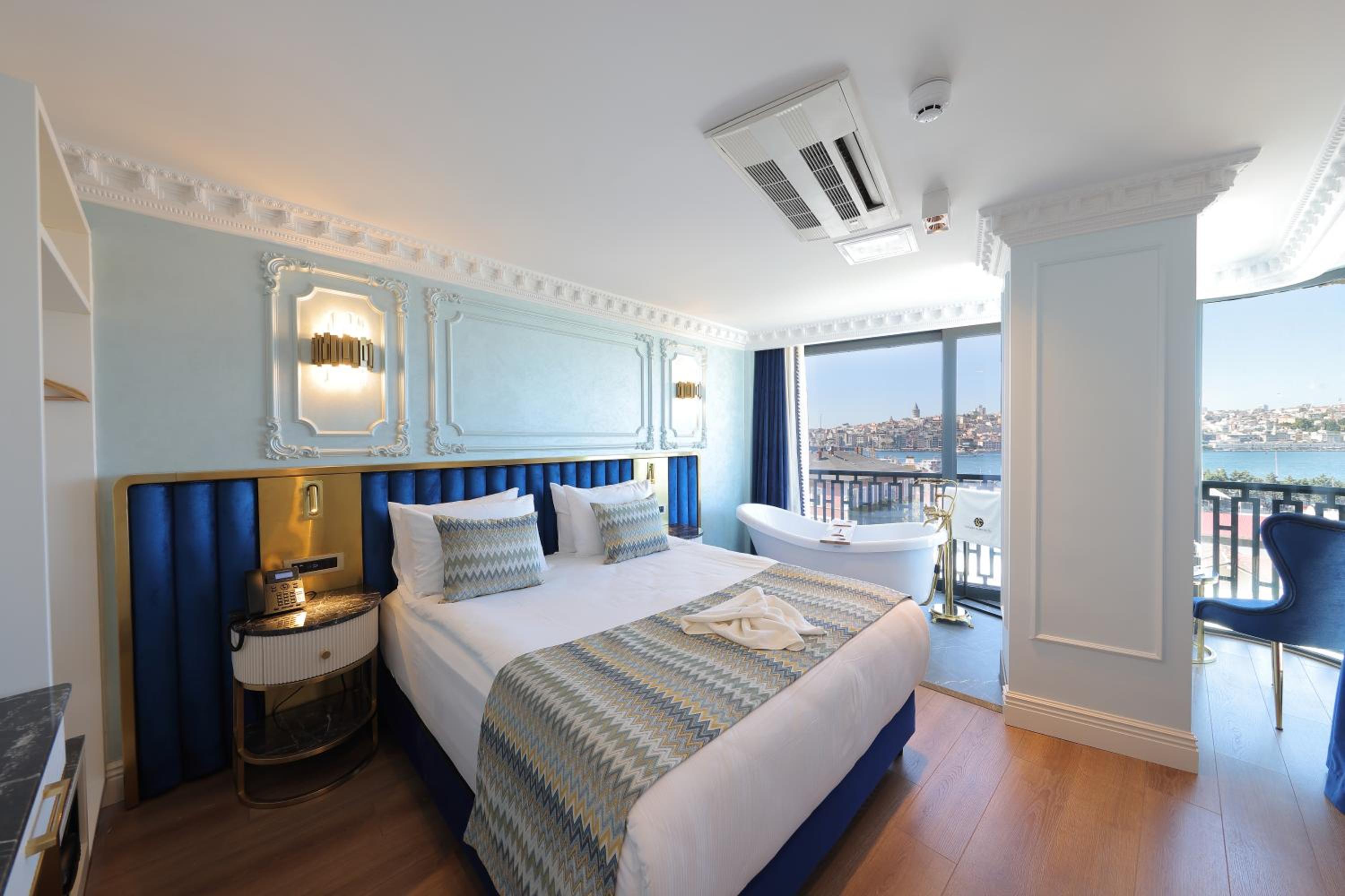 Golden Horn Bosphorus Suite, Bathtub photo 1