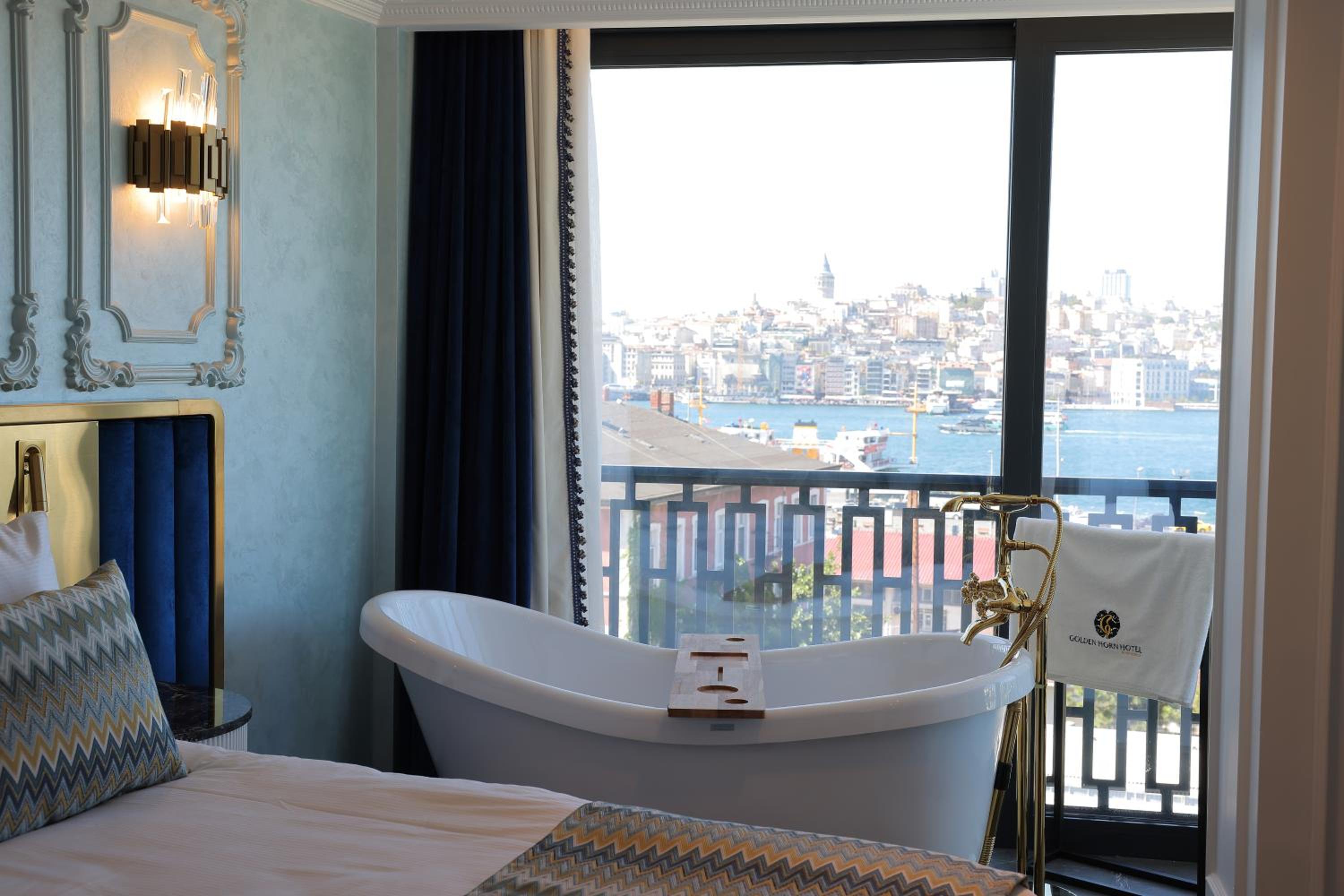 Golden Horn Bosphorus Suite, Bathtub photo 3