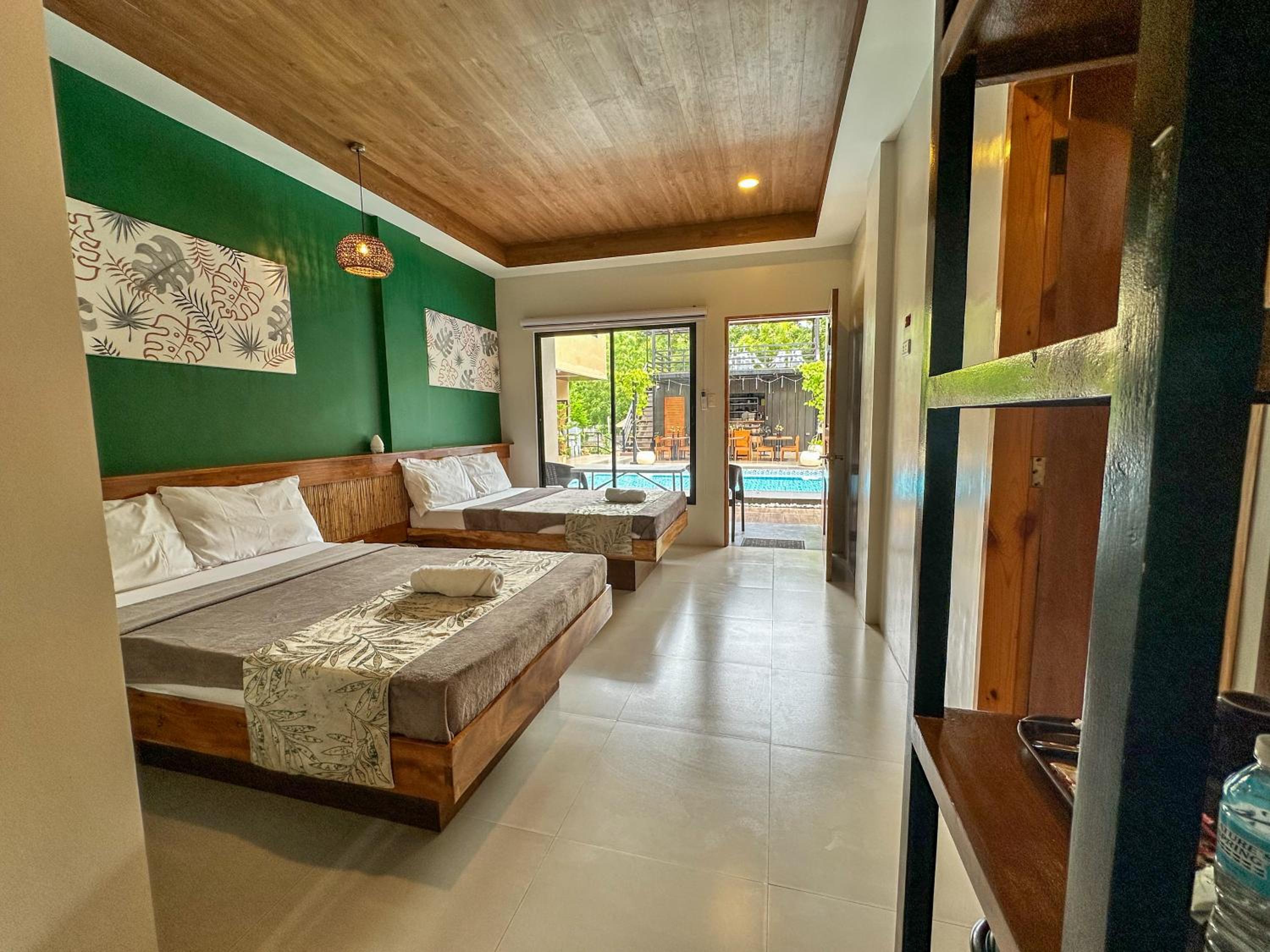 Triple Room with Pool View - Photo 23