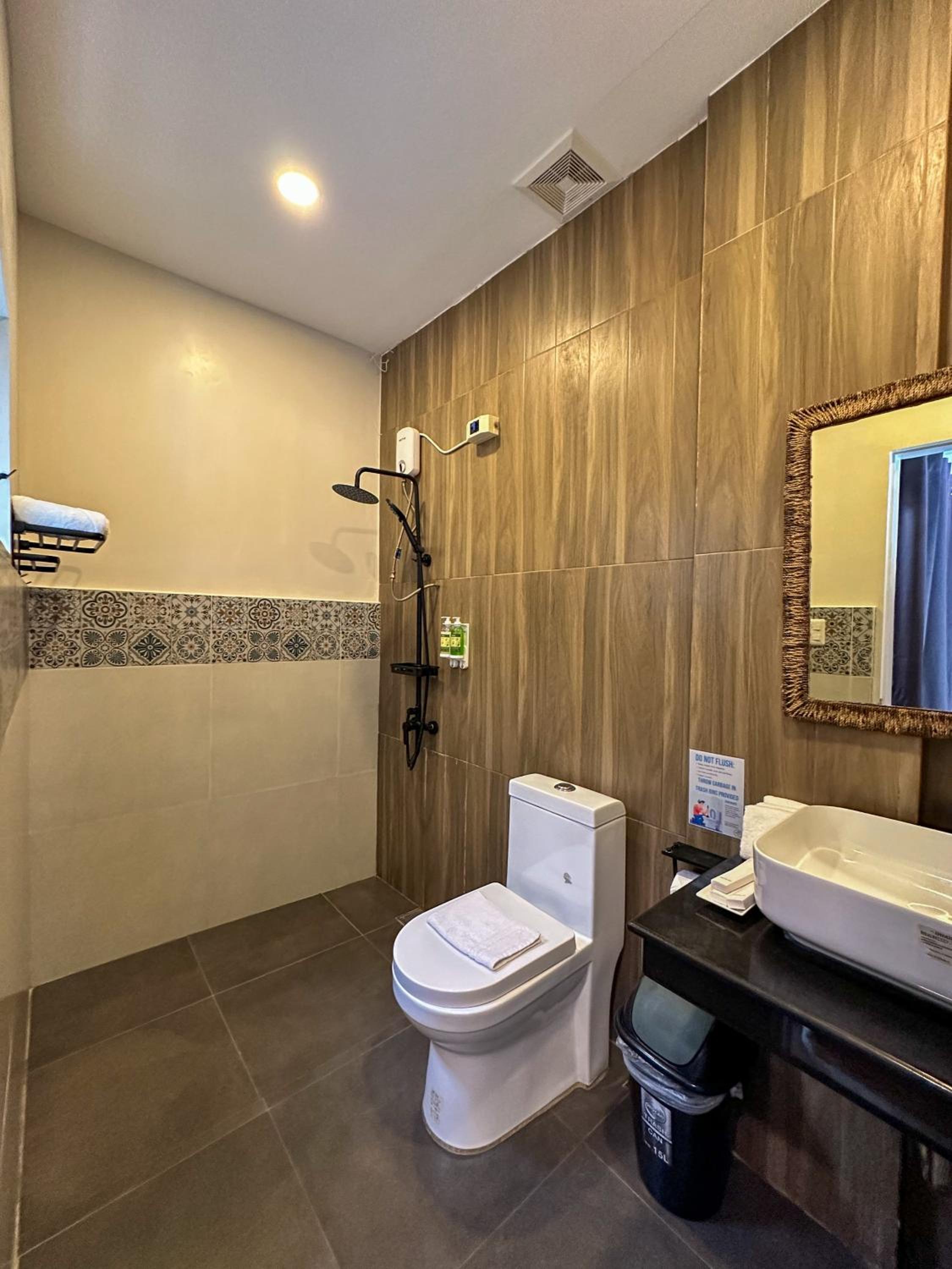 Triple Room with Pool View - Photo 22