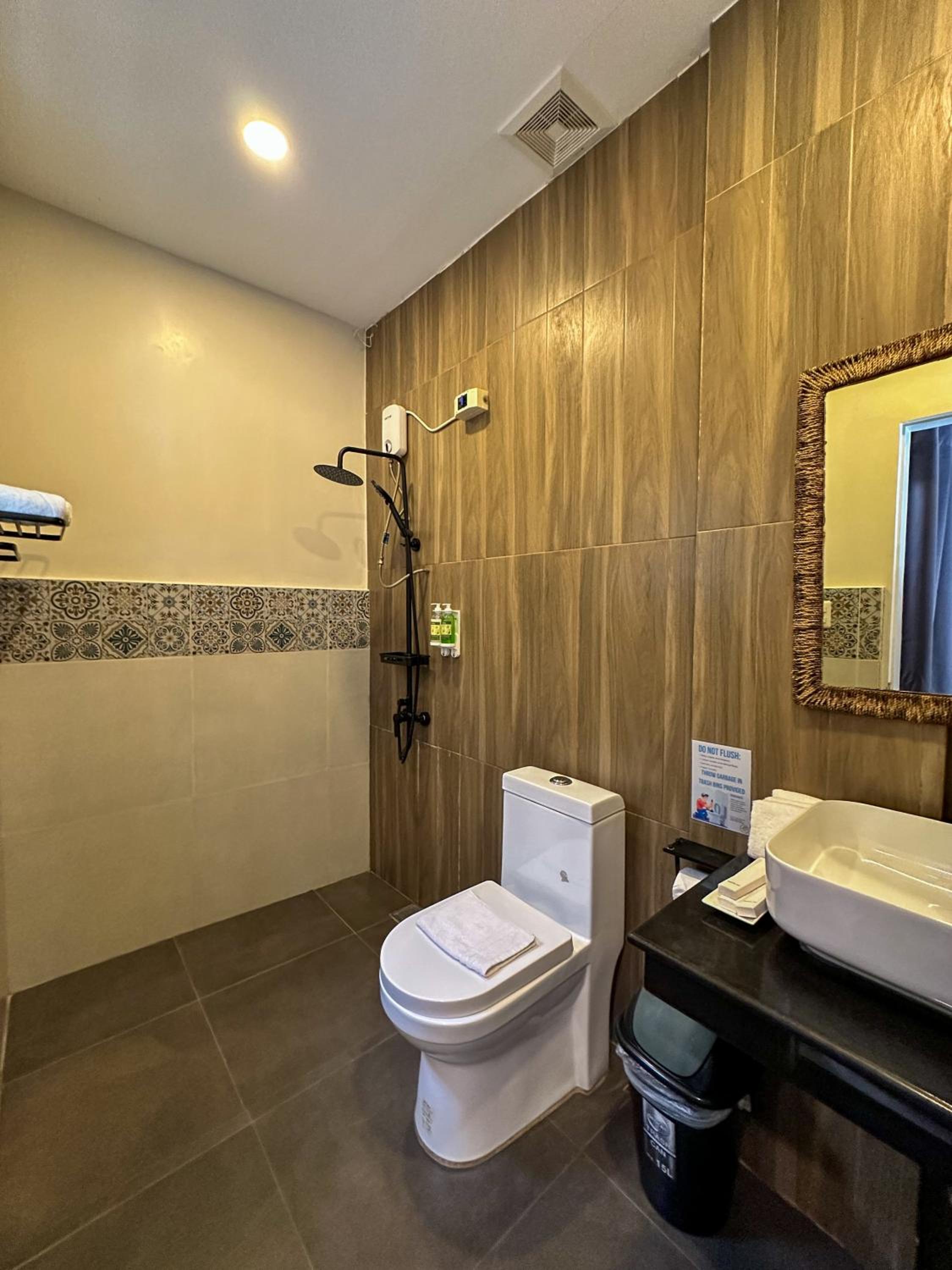 Triple Room with Pool View - Photo 21