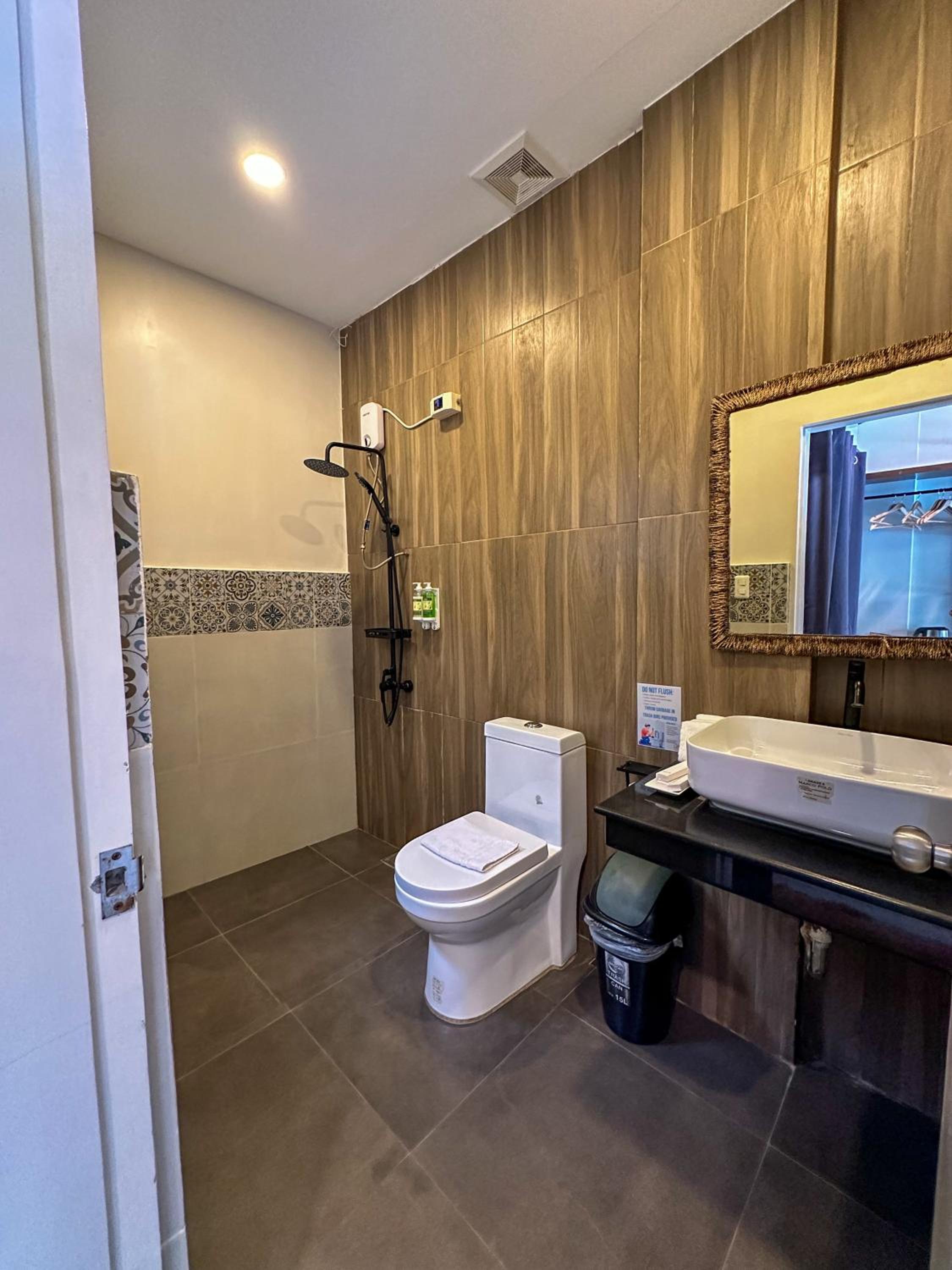 Triple Room with Pool View - Photo 20