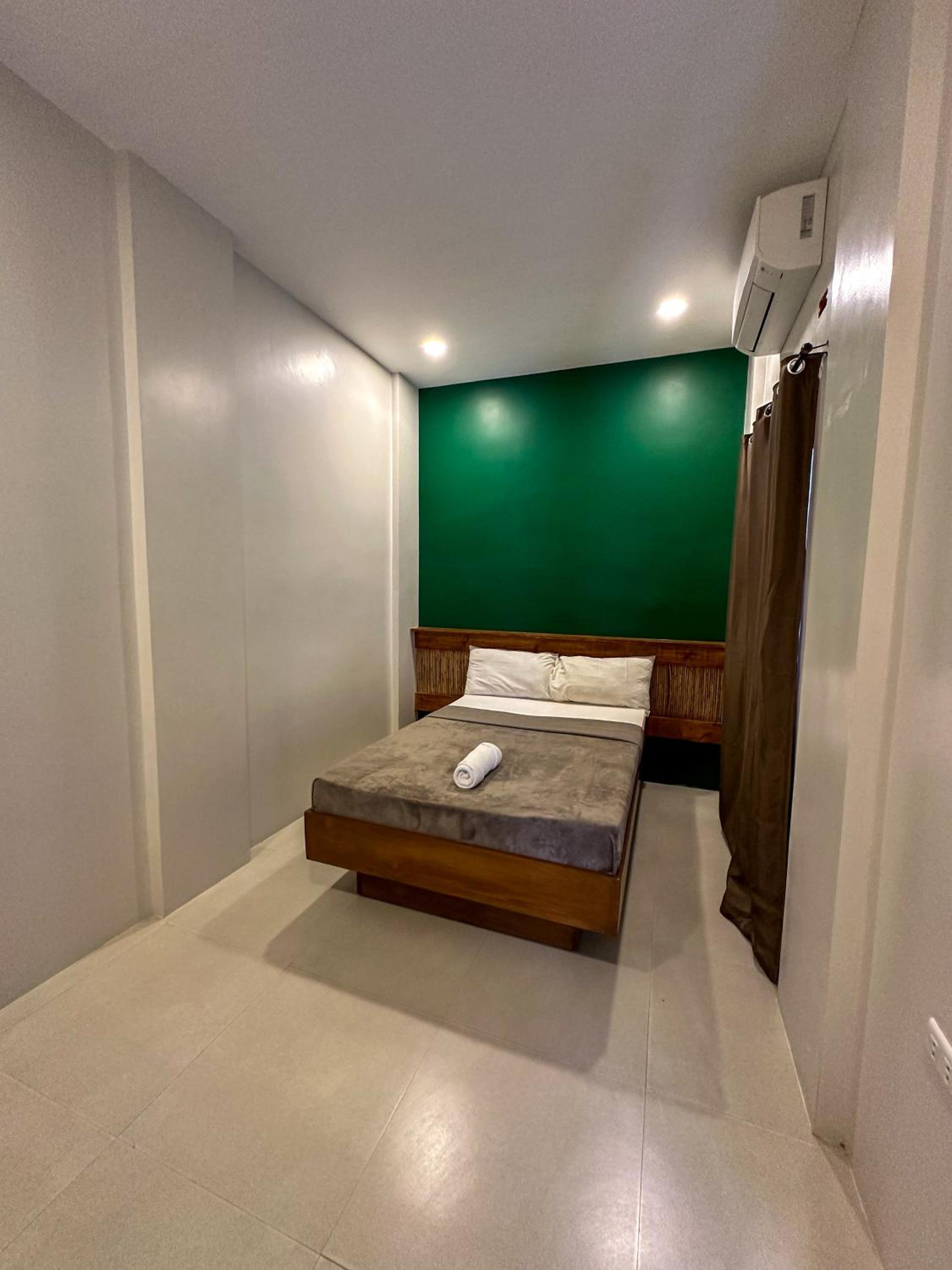 Triple Room with Pool View - Photo 17