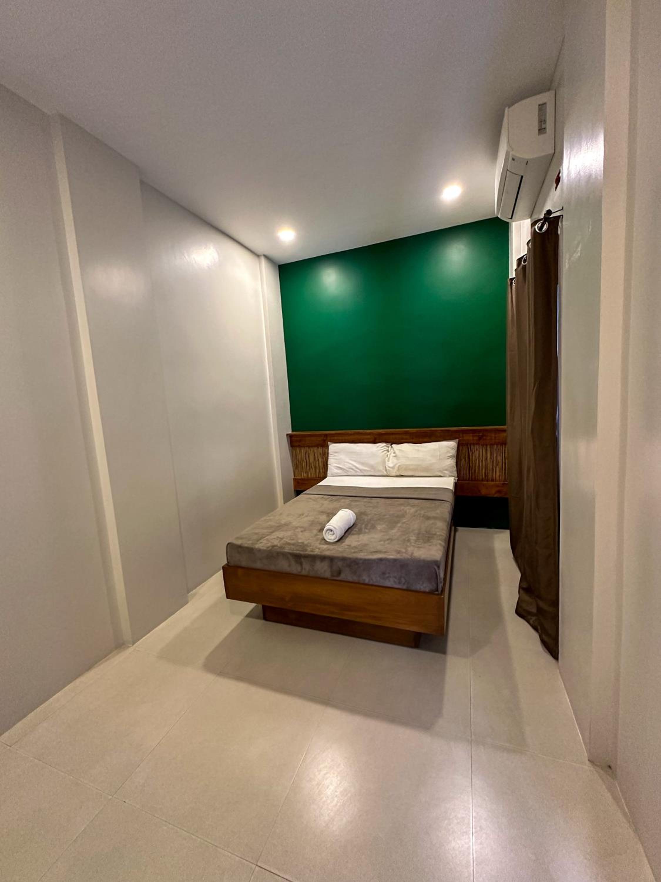 Triple Room with Pool View - Photo 16