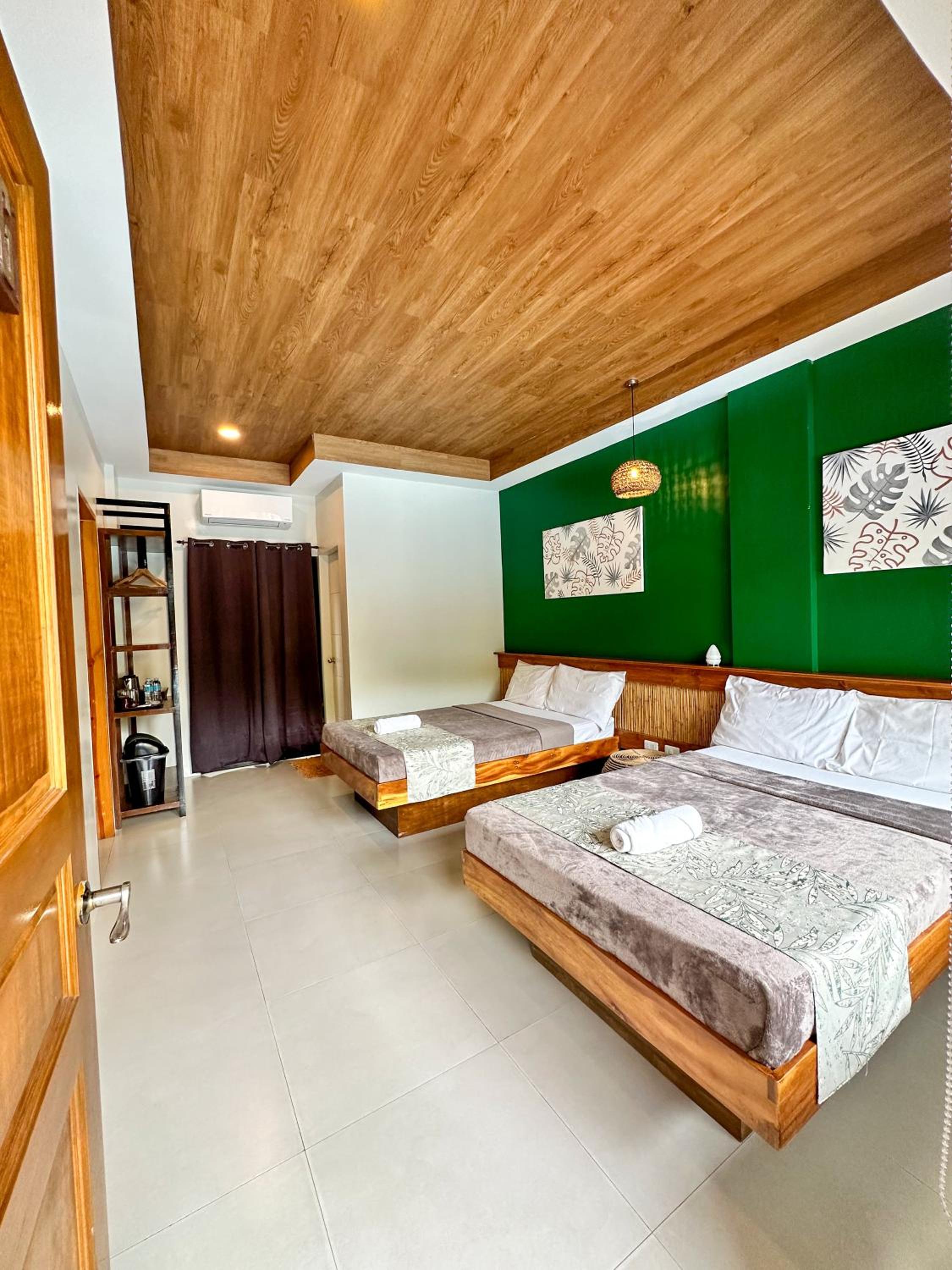 Triple Room with Pool View - Photo 12