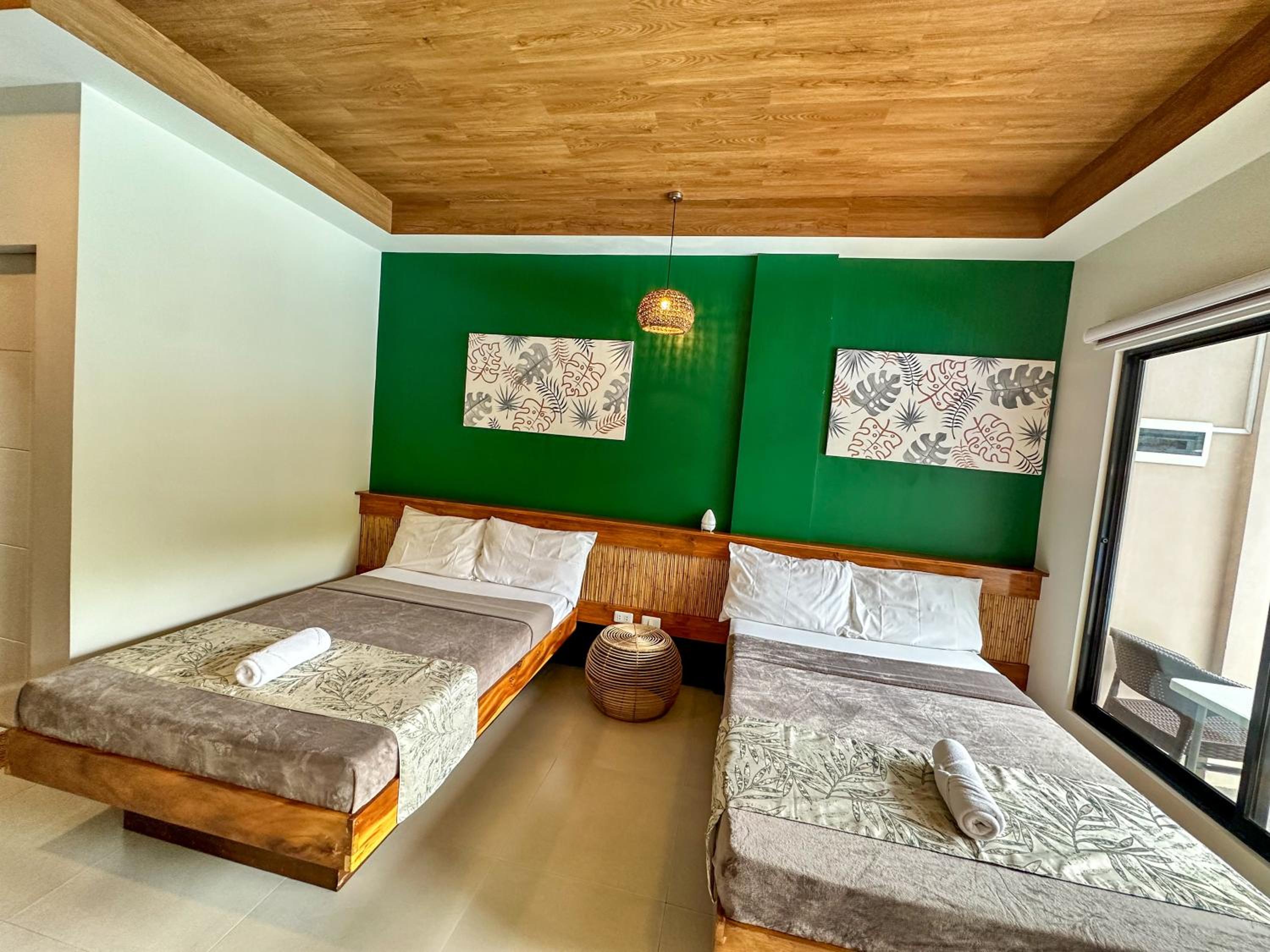 Triple Room with Pool View - Photo 11