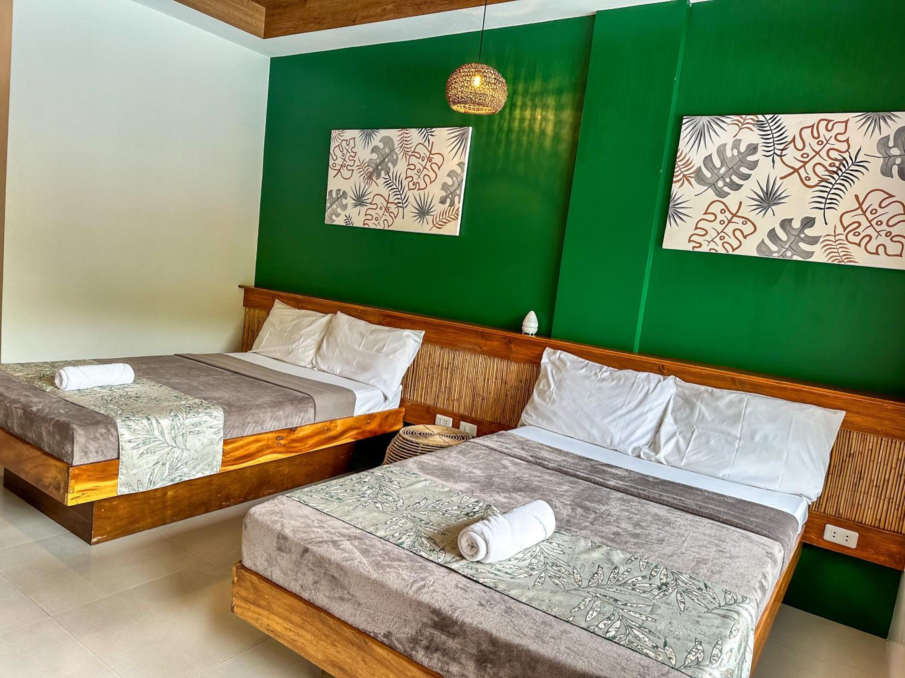 Triple Room with Pool View - Photo 9