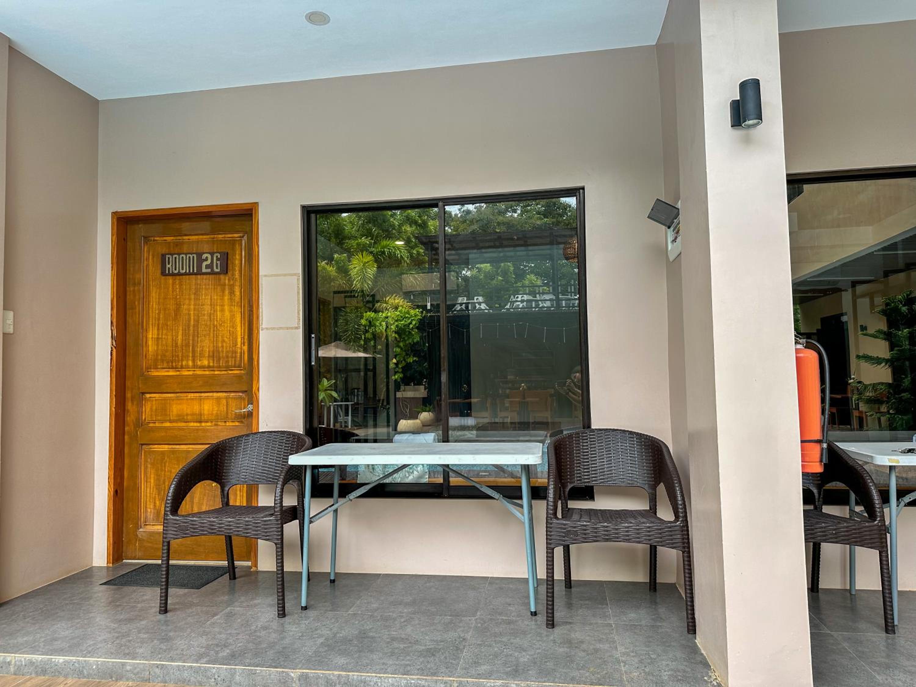 Triple Room with Pool View - Photo 7